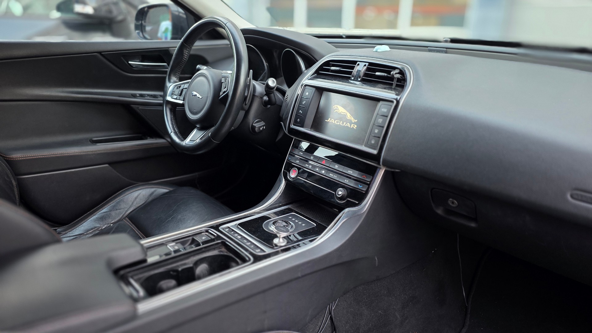 JAGUAR XE 20d Pure Automat-image-6
