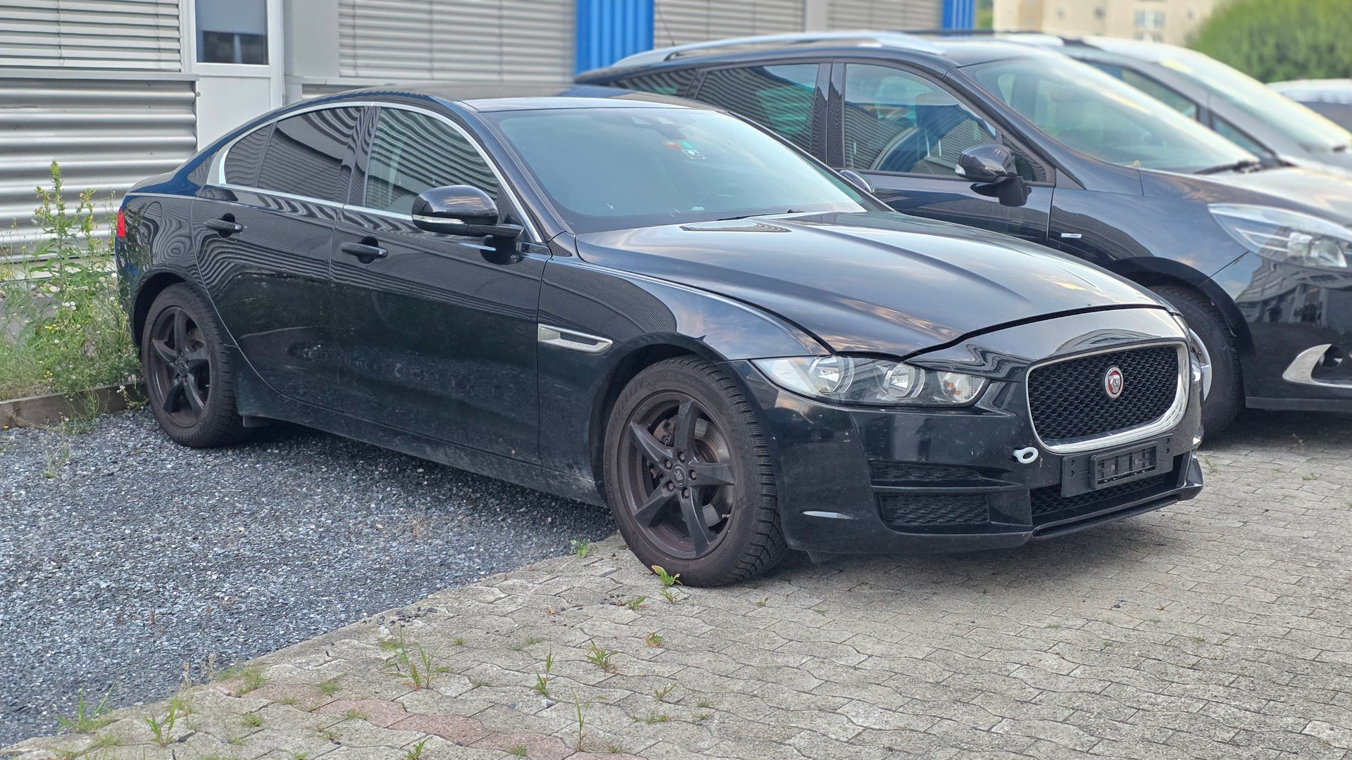 JAGUAR XE 20d Pure Automat-image-0