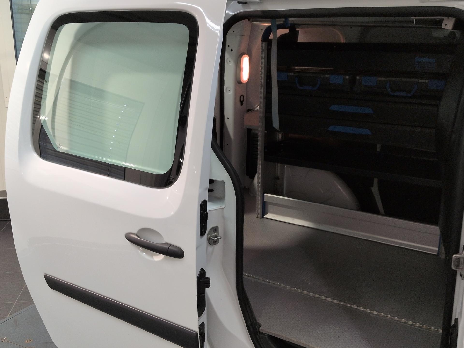 RENAULT Kangoo Medium dCi 95 ENERGY Limited-image-17