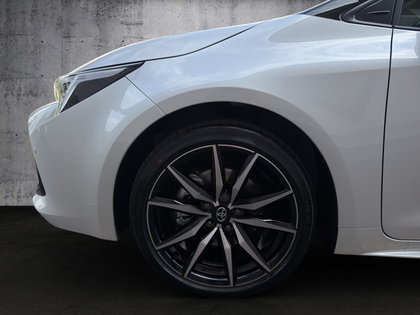 TOYOTA Corolla Touring Sports 2.0 HSD GR Sport e-CVT-image-4