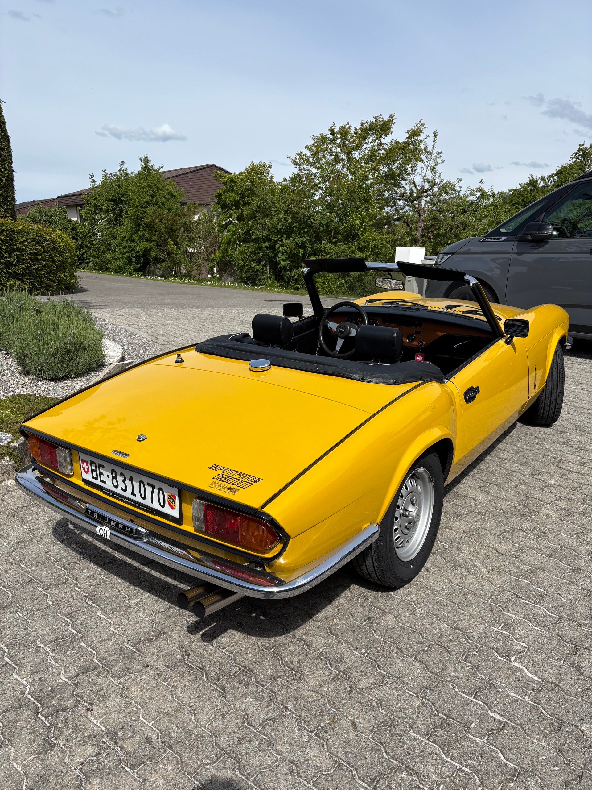 TRIUMPH 1500-image-1
