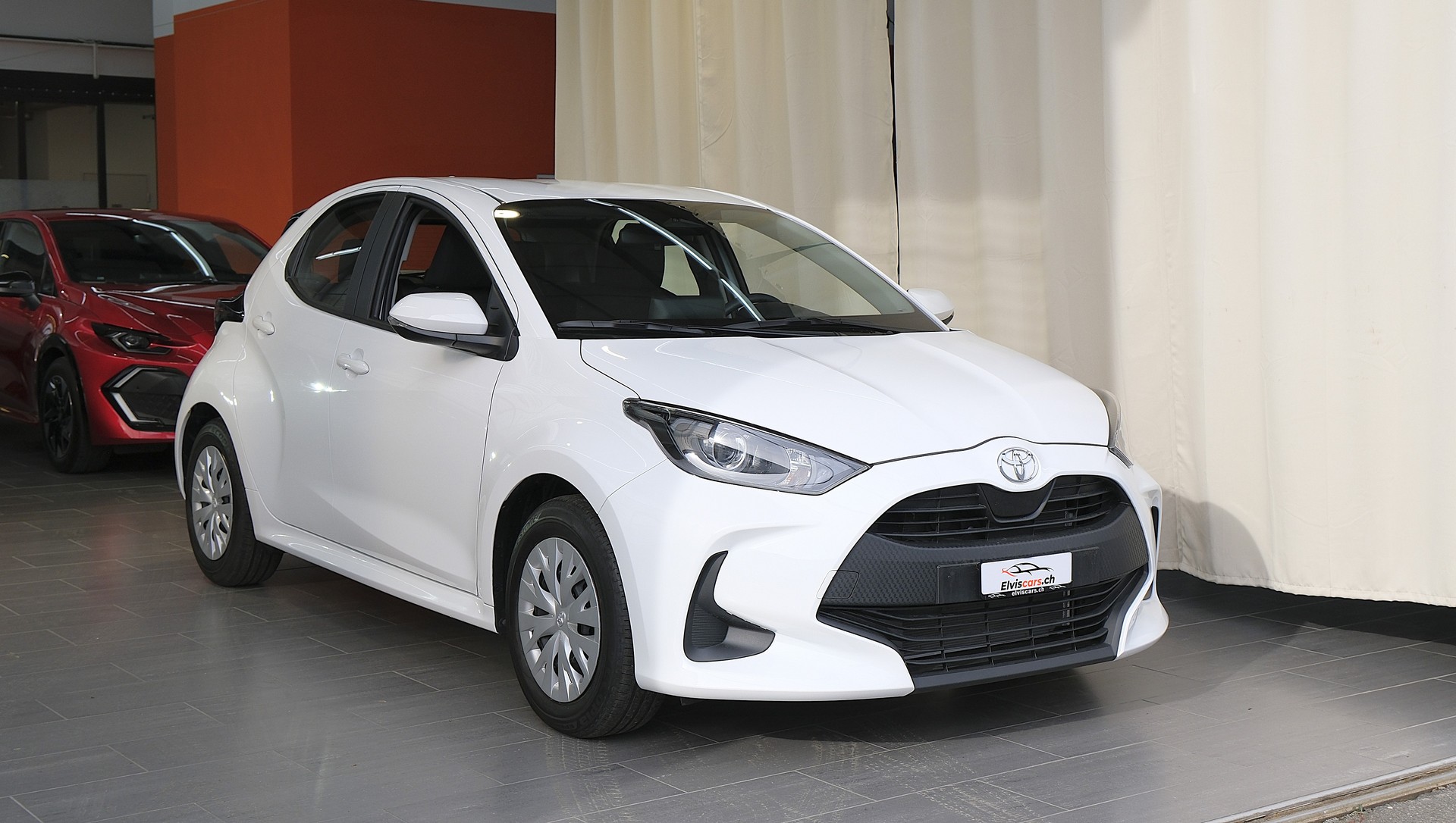 TOYOTA Yaris 1.5 Comfort e-CVT-image-1