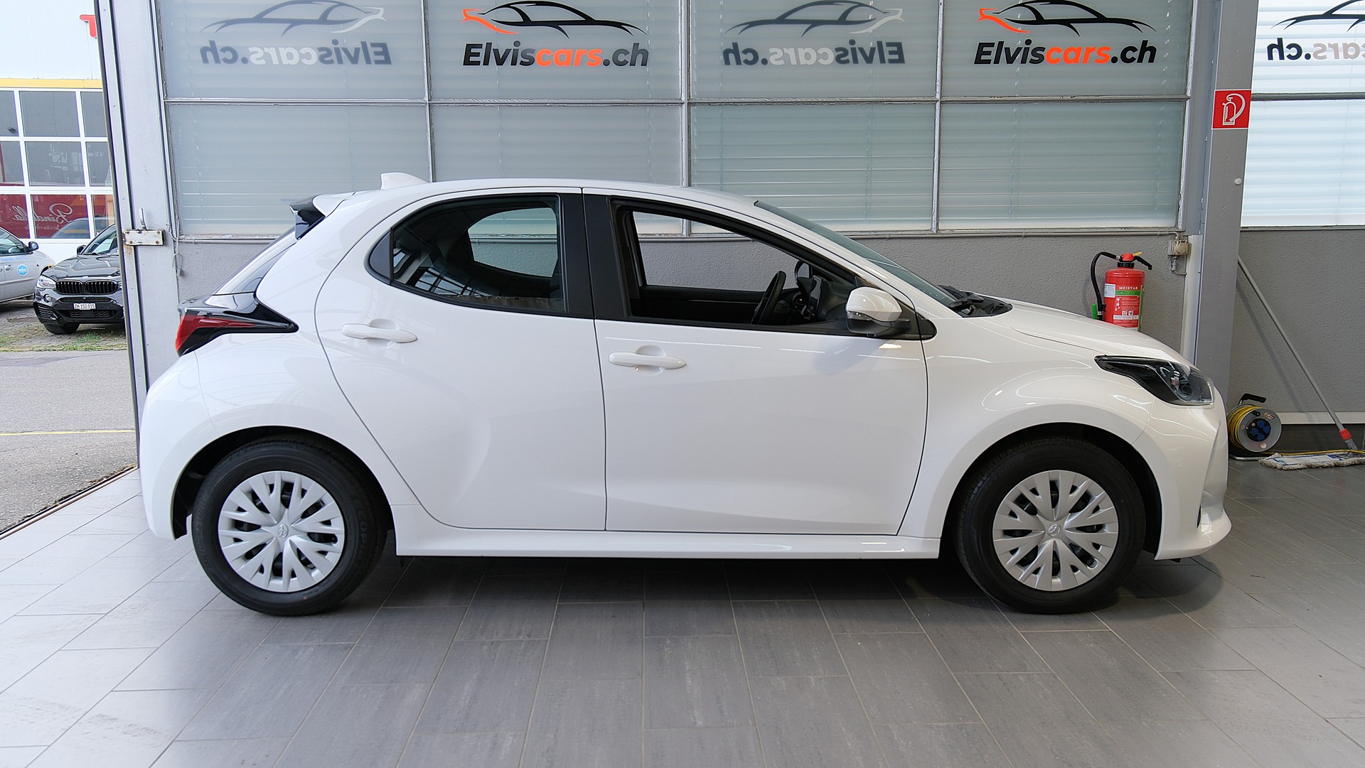 TOYOTA Yaris 1.5 Comfort e-CVT-image-24