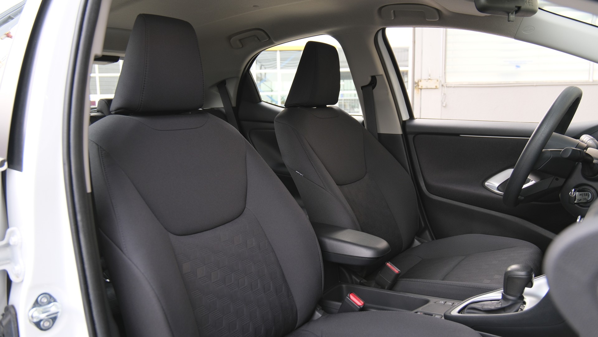 TOYOTA Yaris 1.5 Comfort e-CVT-image-17