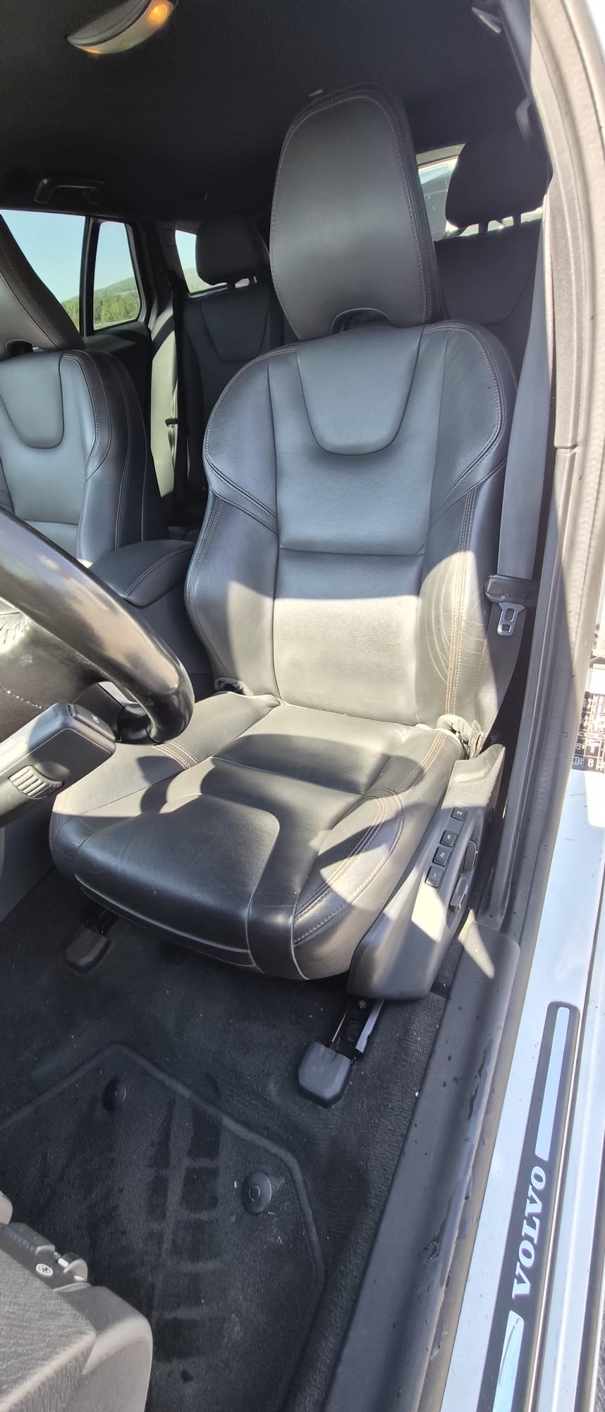 VOLVO V60 Cross Country D3 Kinetic Geartronic-image-4