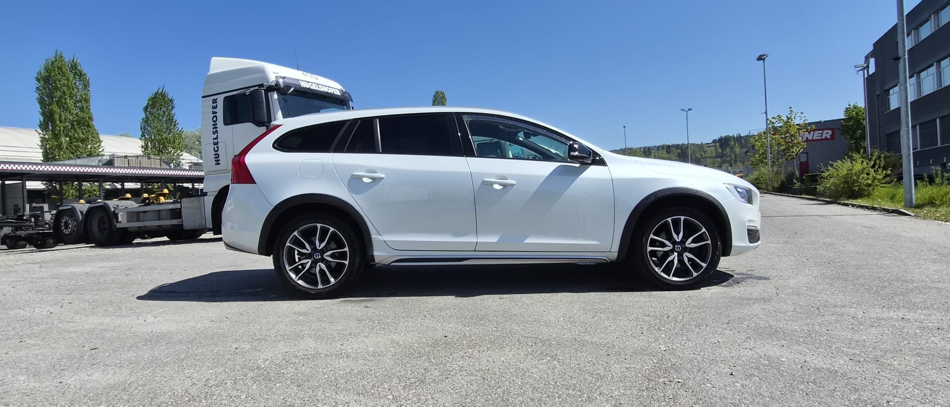 VOLVO V60 Cross Country D3 Kinetic Geartronic-image-2