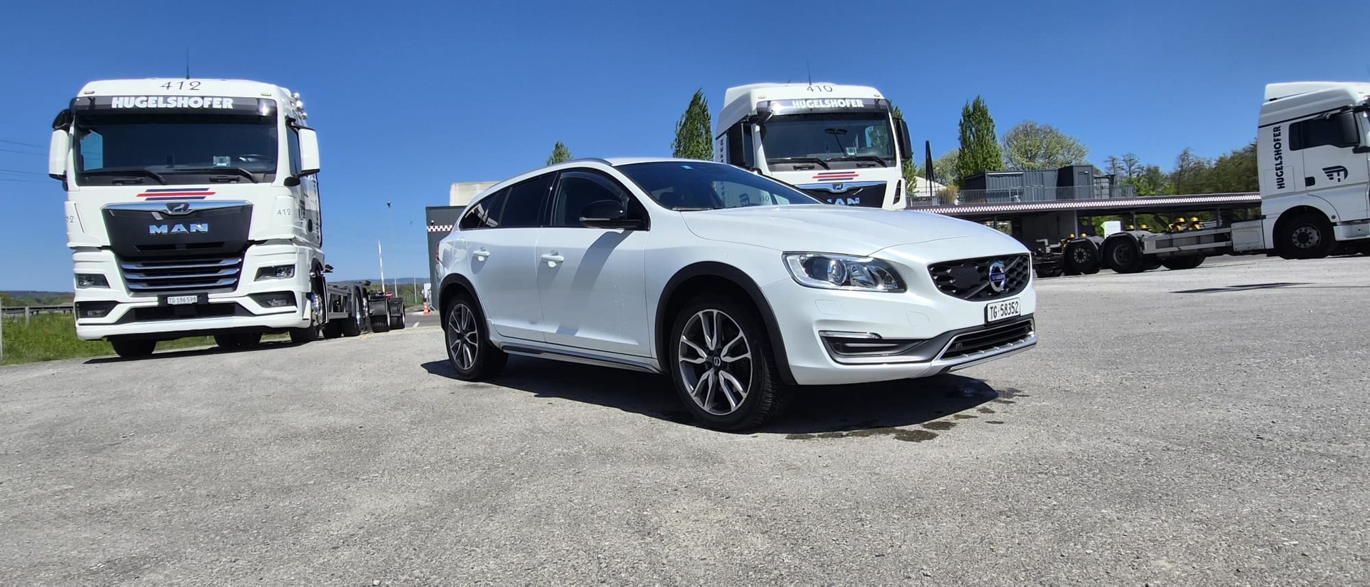 VOLVO V60 Cross Country D3 Kinetic Geartronic-image-1