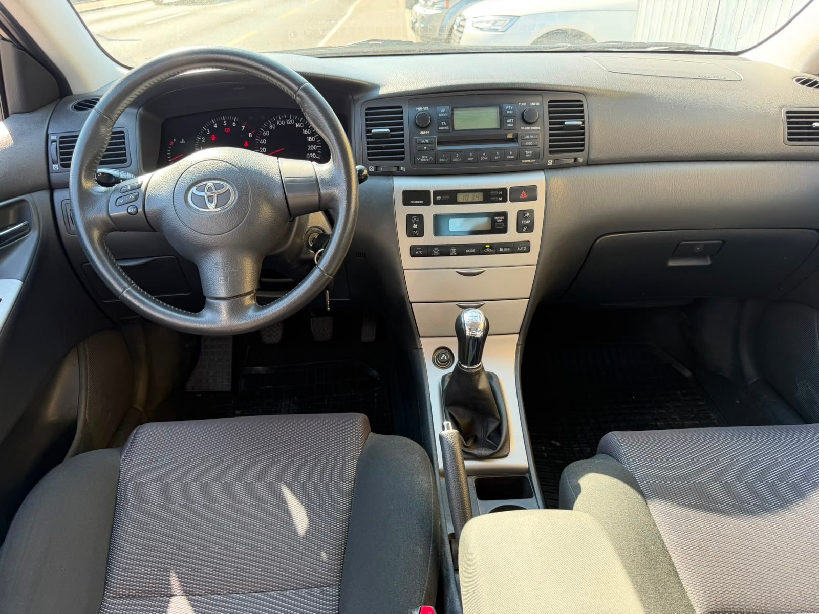 TOYOTA Corolla 1.6 Pardo-image-7