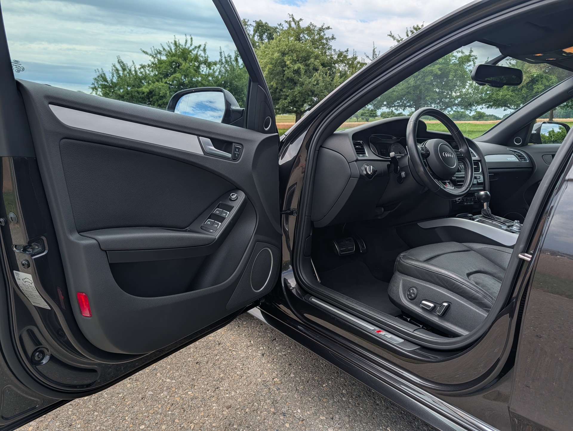 AUDI 3.0 V6 TFSI quattro S-Tronic-image-6