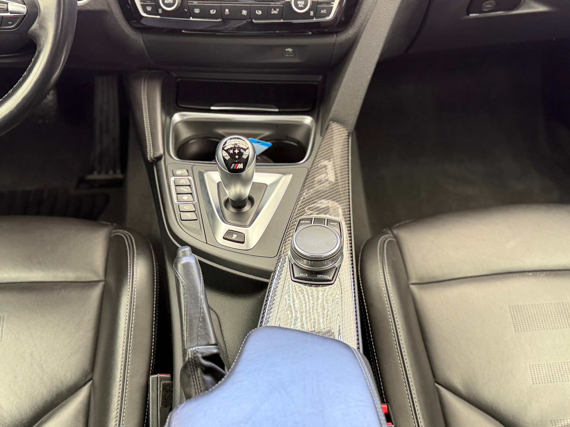 BMW M4 Coupé Competition DKG-image-14