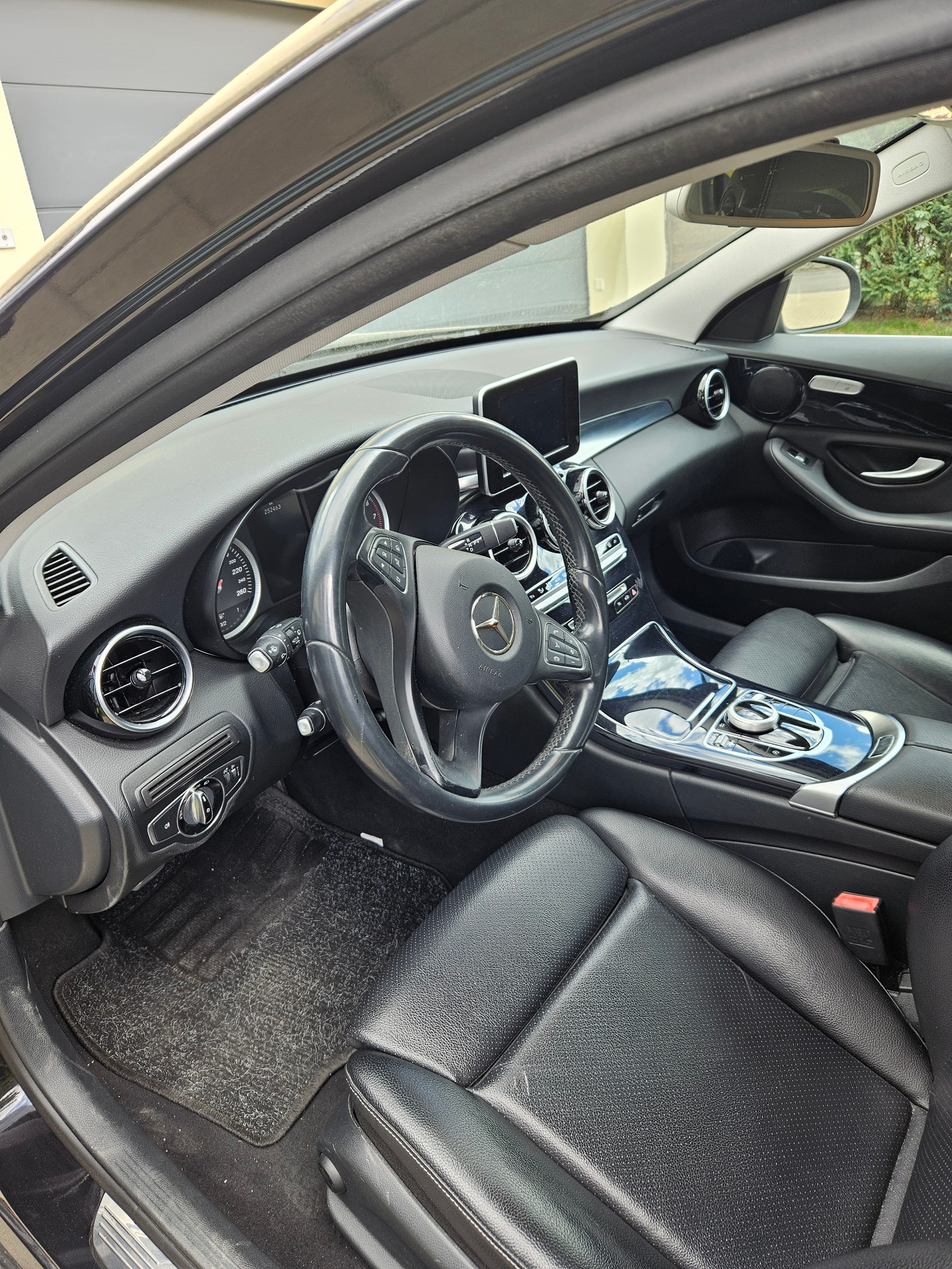 MERCEDES-BENZ C 200-image-2