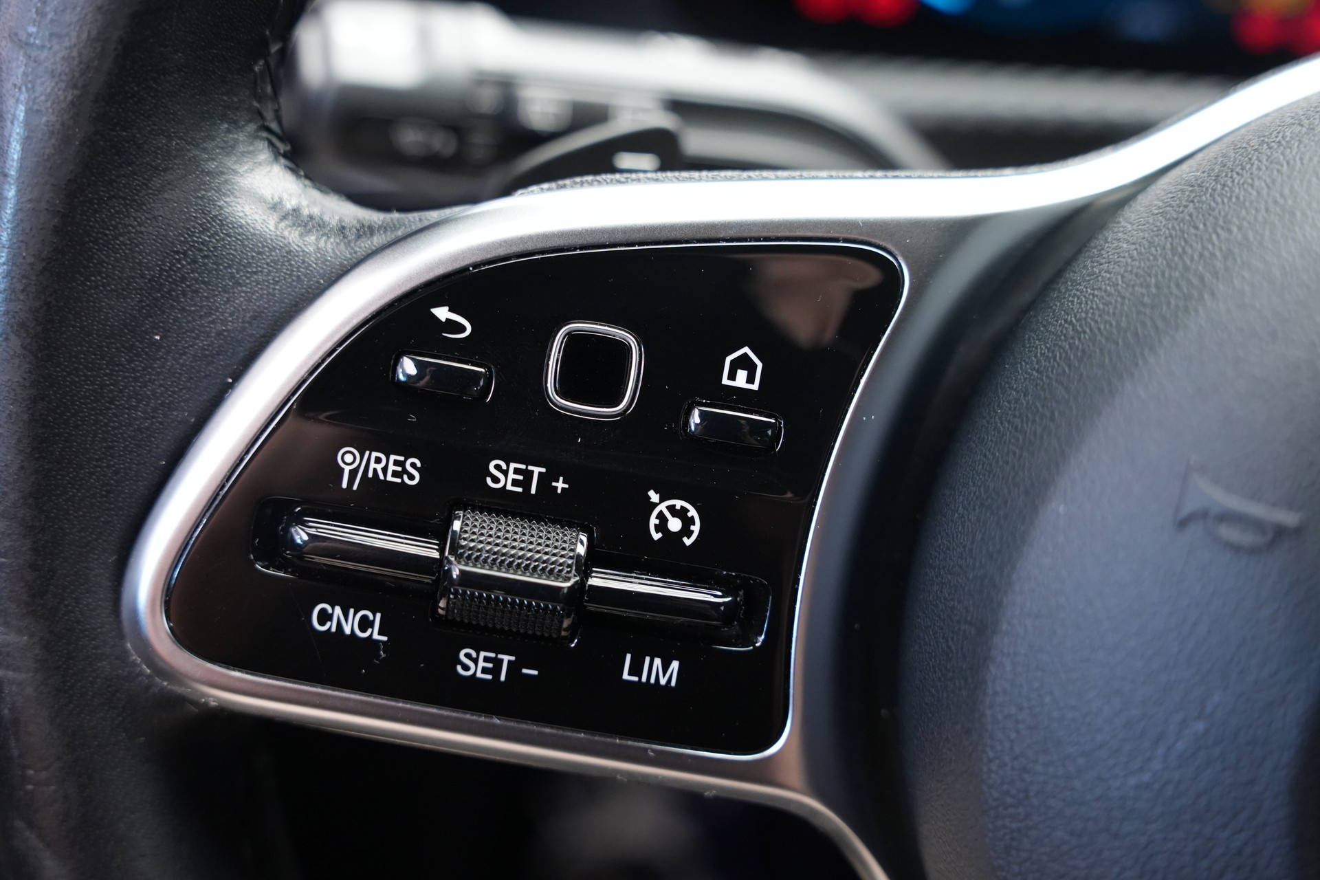 MERCEDES-BENZ A 180 Style 7G-DCT *CH-Fahrzeug*-image-22