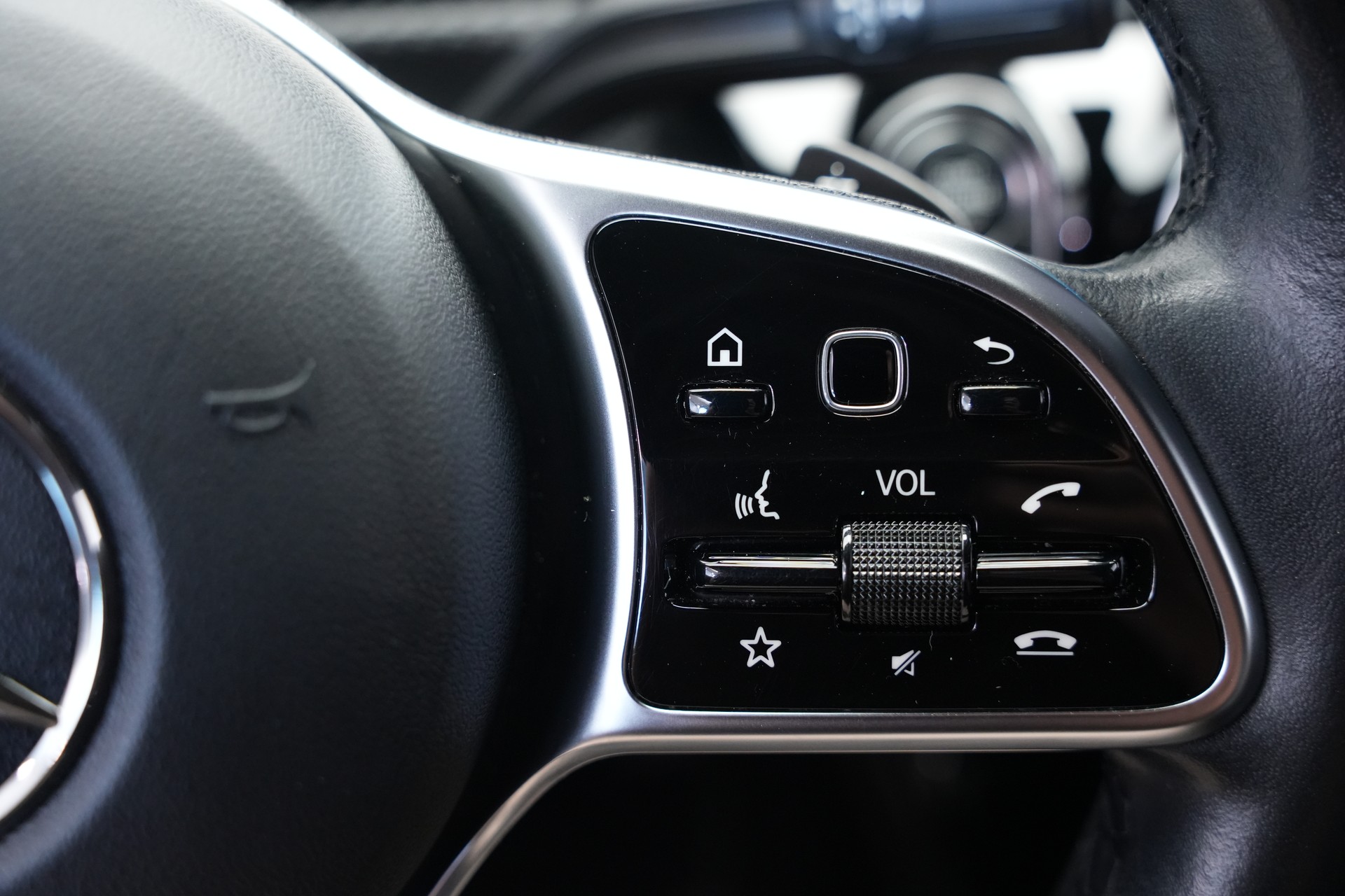 MERCEDES-BENZ A 180 Style 7G-DCT *CH-Fahrzeug*-image-21