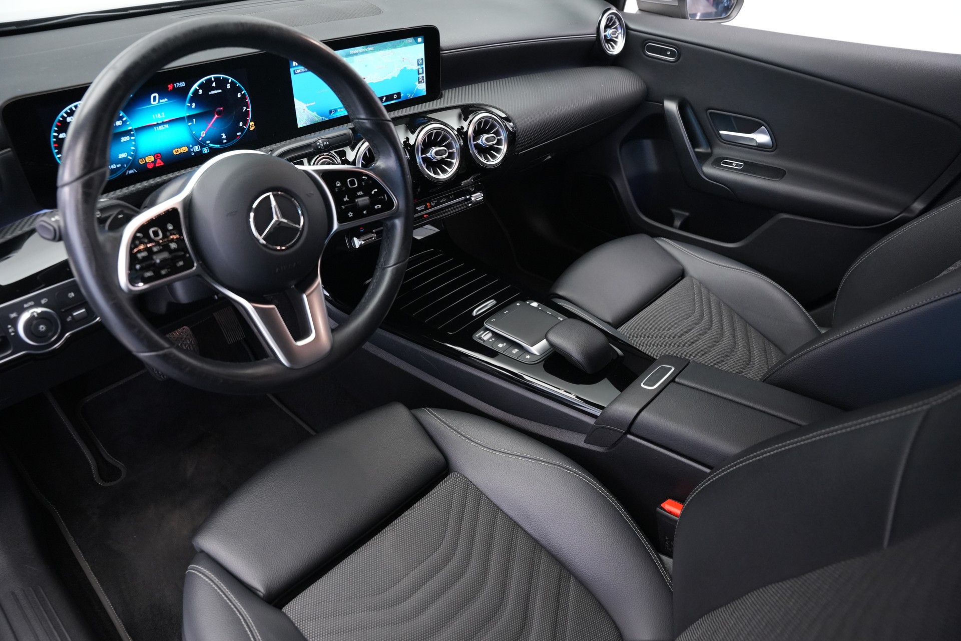 MERCEDES-BENZ A 180 Style 7G-DCT *CH-Fahrzeug*-image-10