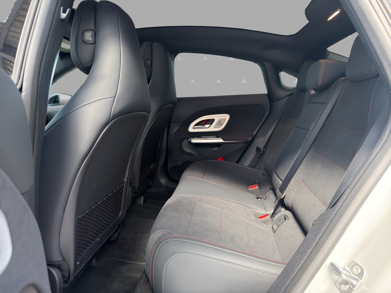 MERCEDES-BENZ CLA 220 8G-DCT 4Matic-image-13