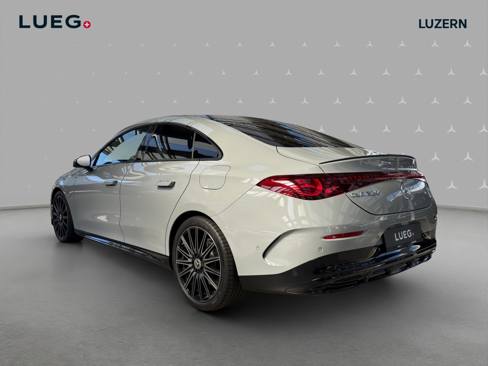 MERCEDES-BENZ CLA 220 8G-DCT 4Matic-image-2