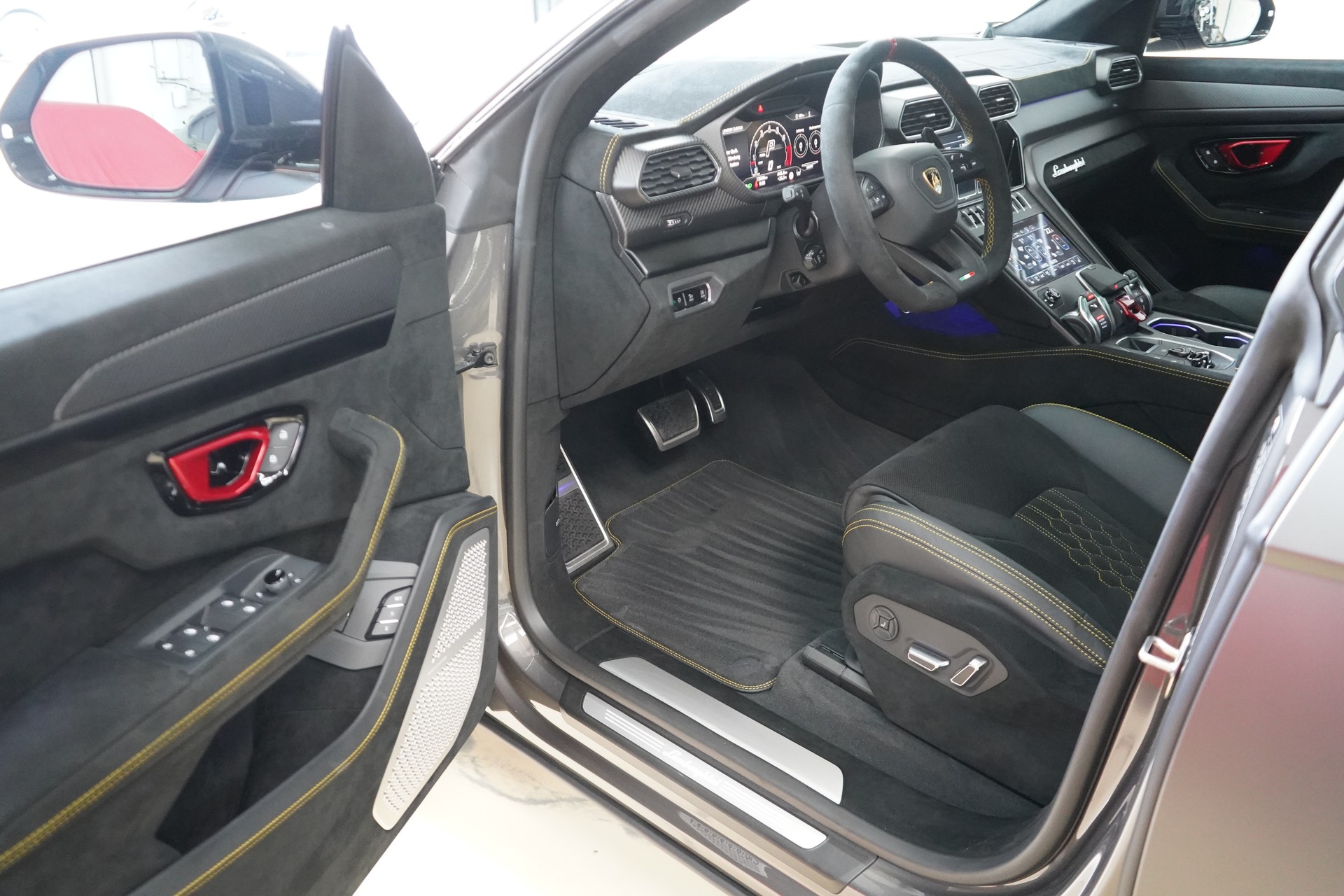 LAMBORGHINI Urus Performante-image-14