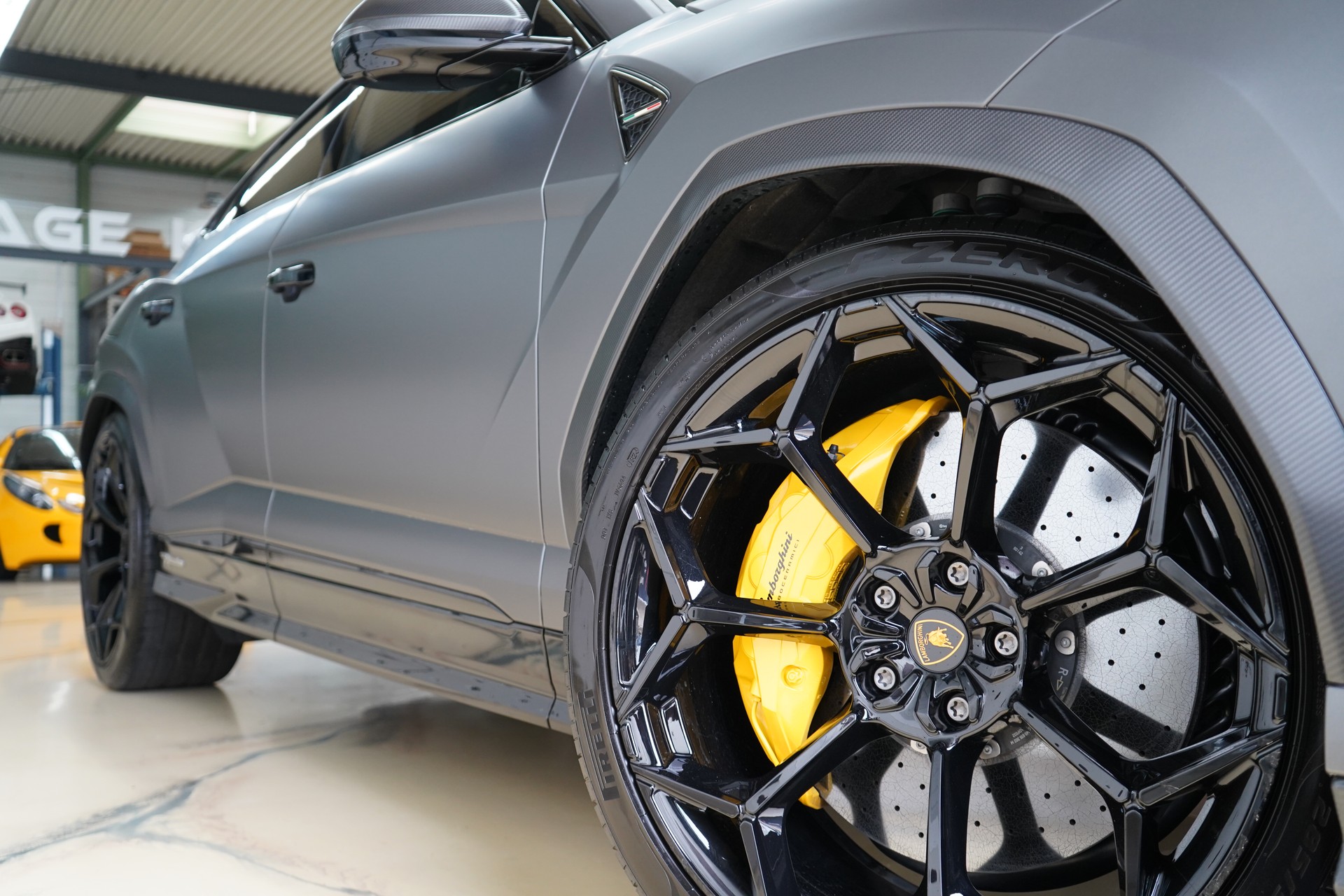 LAMBORGHINI Urus Performante-image-12