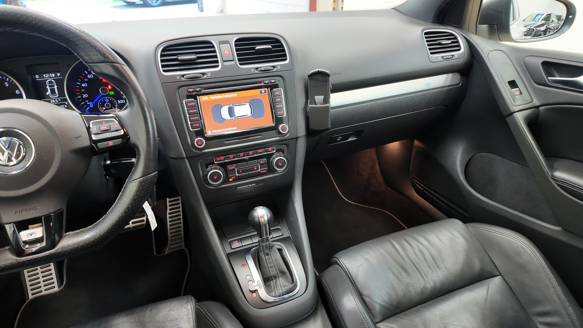 VW Golf 2.0 TSI R 4Motion DSG-image-11