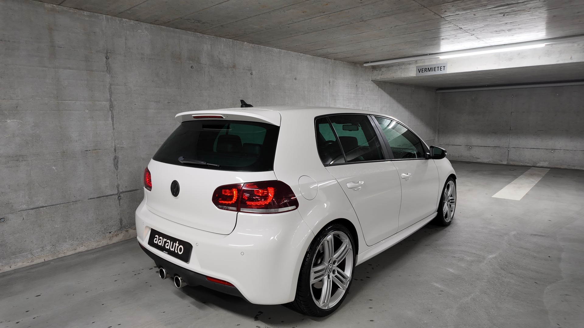 VW Golf 2.0 TSI R 4Motion DSG-image-4