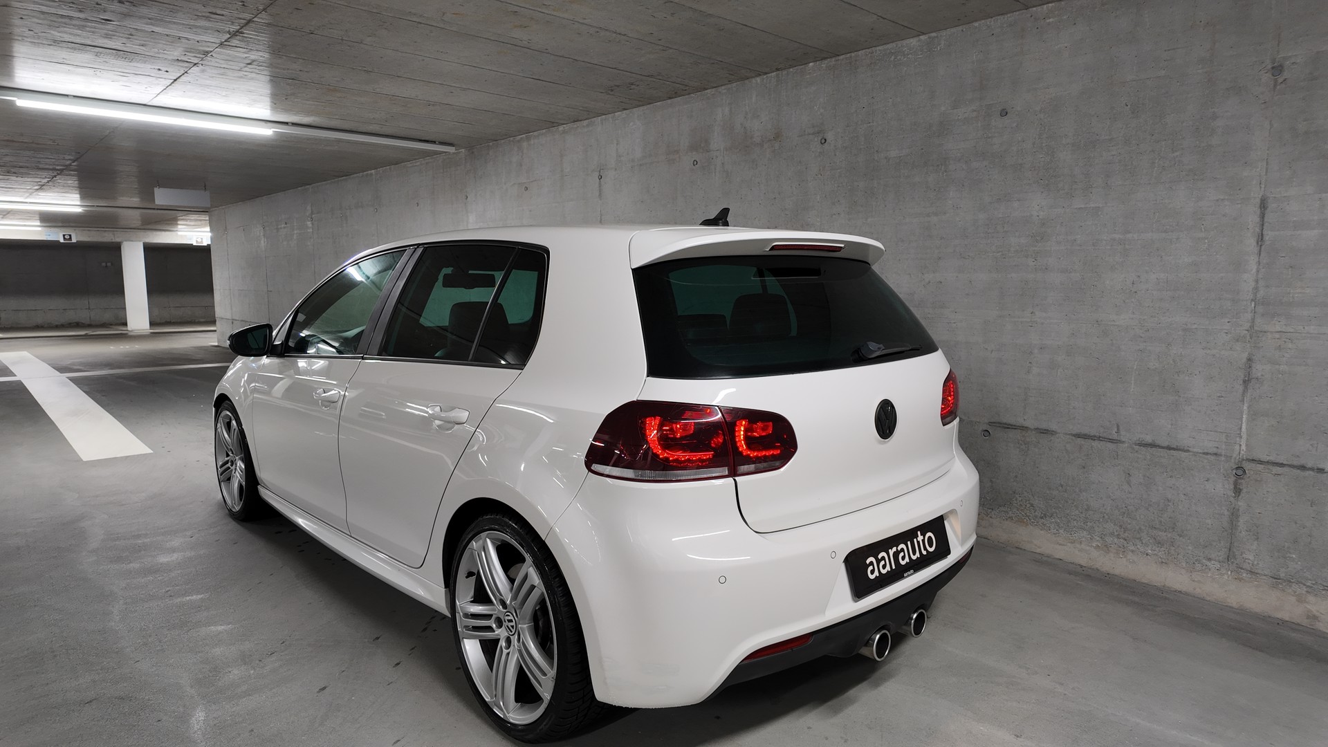 VW Golf 2.0 TSI R 4Motion DSG-image-1