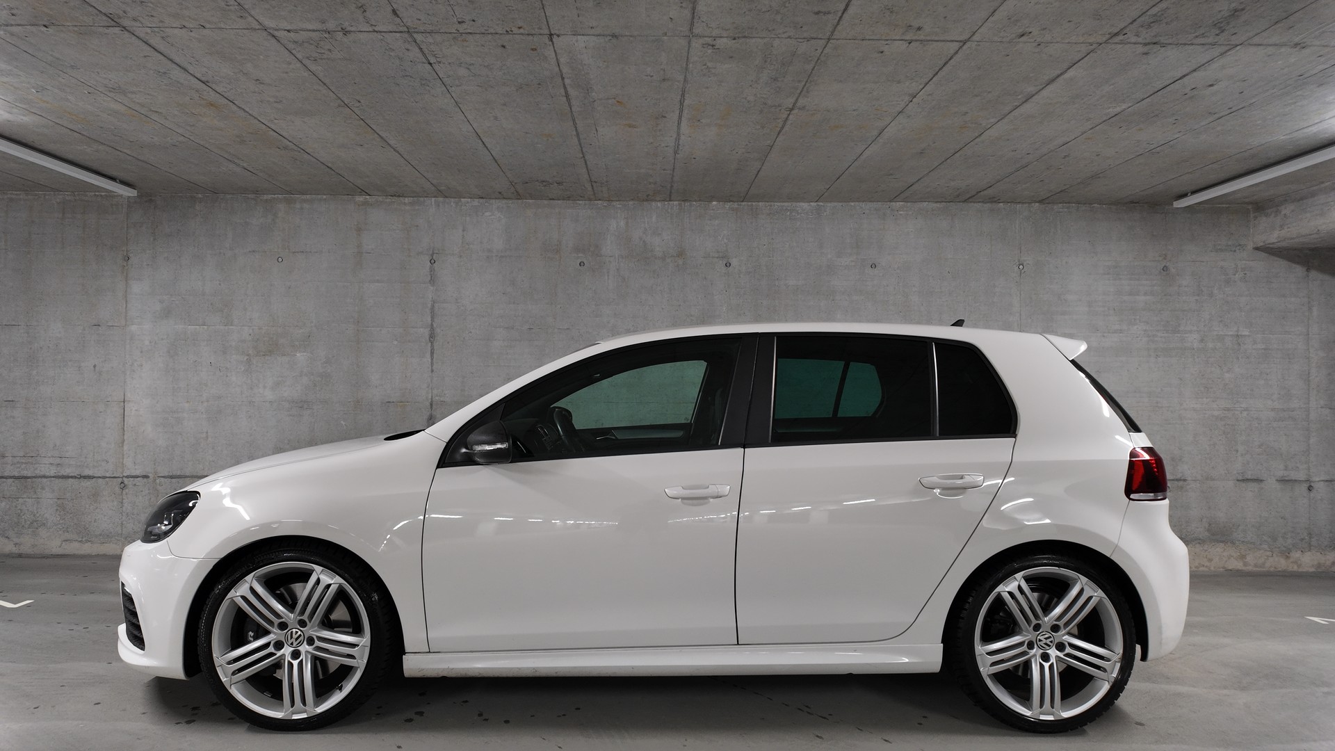 VW Golf 2.0 TSI R 4Motion DSG-image-2