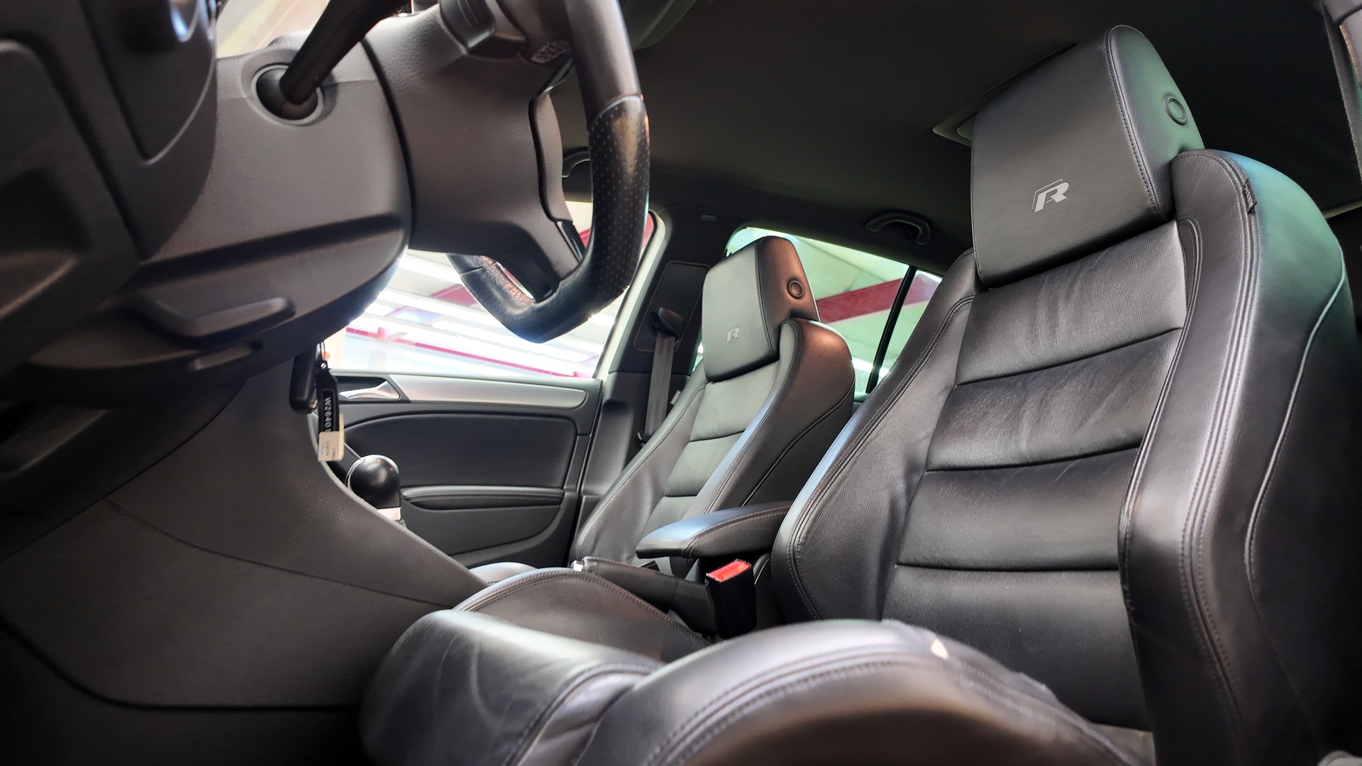 VW Golf 2.0 TSI R 4Motion DSG-image-12