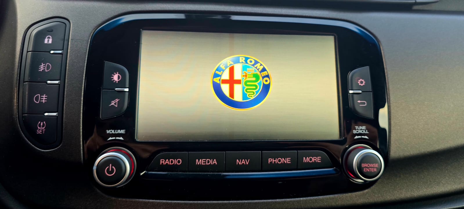 ALFA ROMEO Giulietta 1.4 MultiAir Distinctive TCT/8 Fach Bereift///-image-15