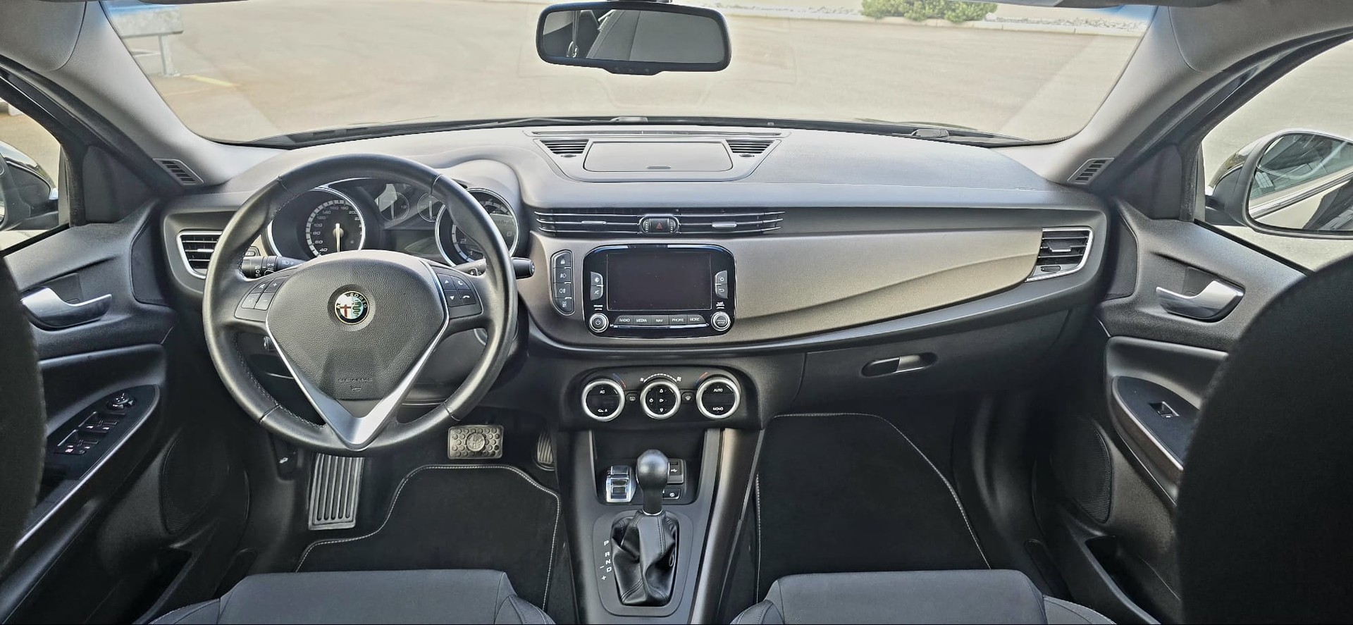 ALFA ROMEO Giulietta 1.4 MultiAir Distinctive TCT/8 Fach Bereift///-image-9