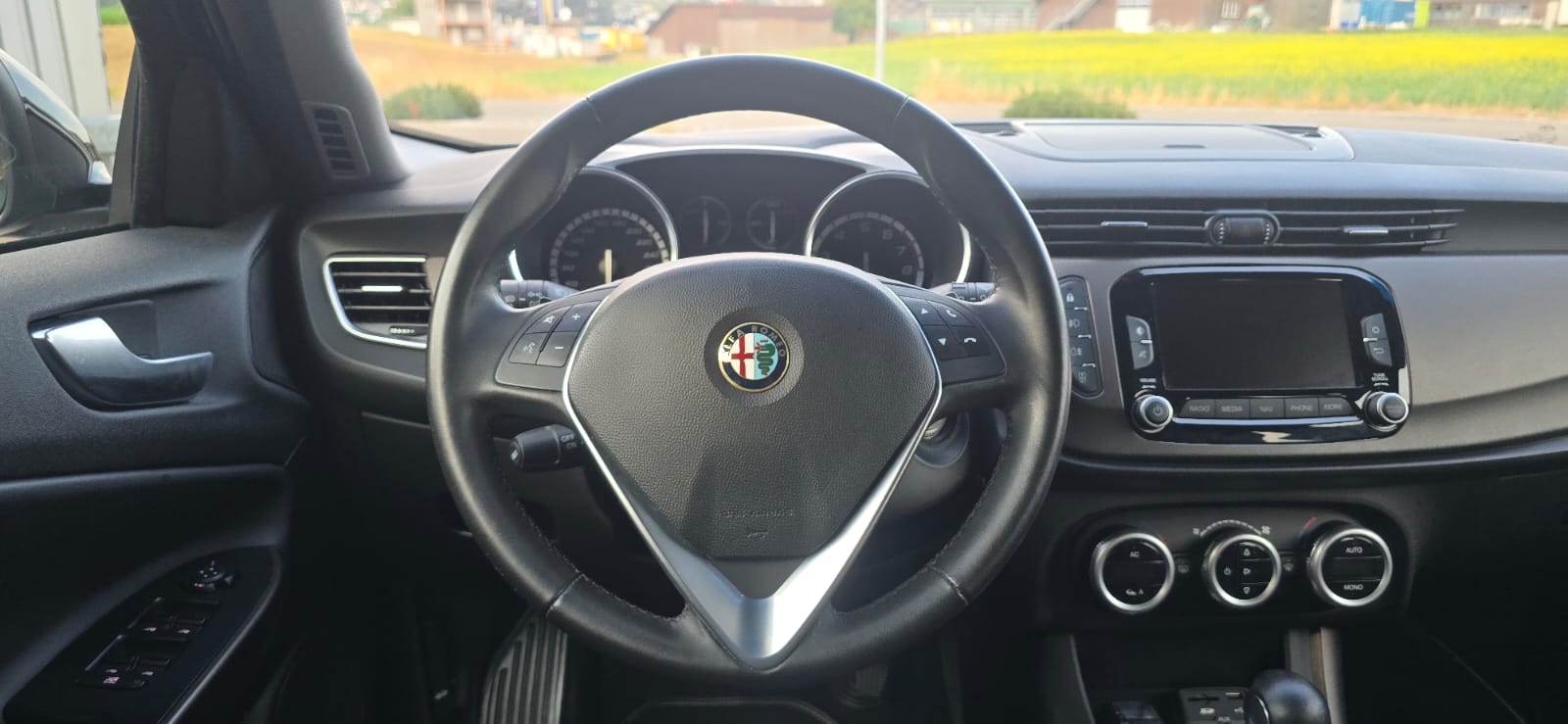 ALFA ROMEO Giulietta 1.4 MultiAir Distinctive TCT/8 Fach Bereift///-image-12