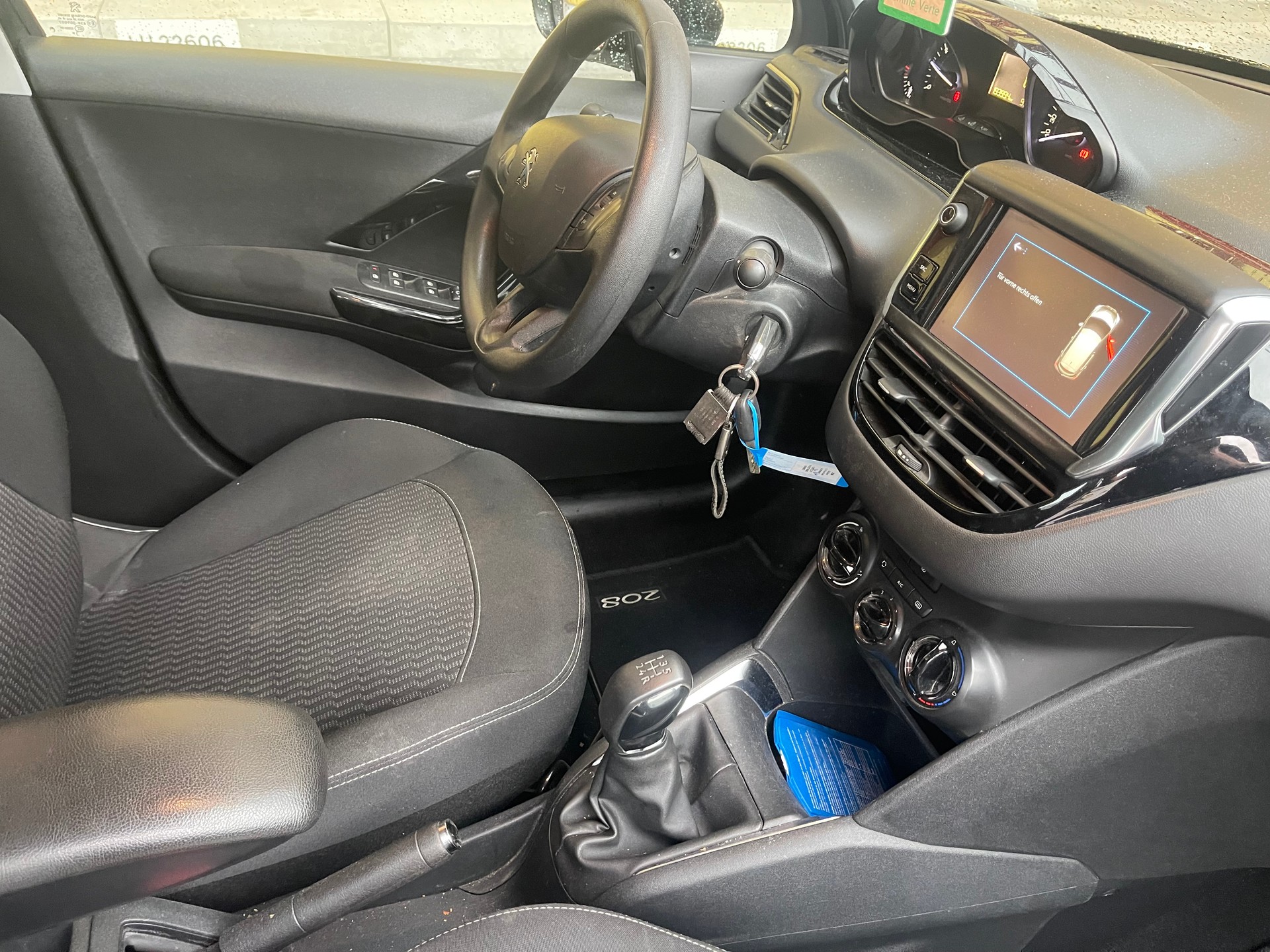 PEUGEOT 208 1.2 PureTech Active-image-10