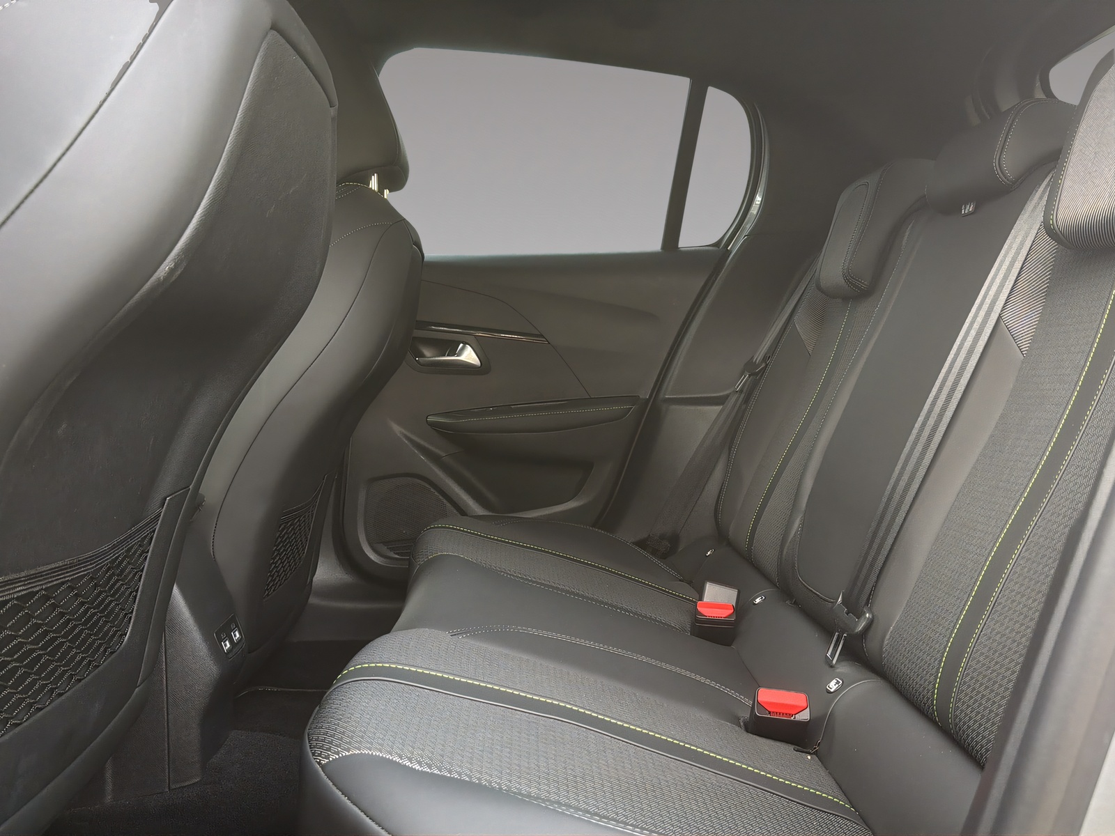 PEUGEOT 208 1.2 PureTech GT EAT8-image-18
