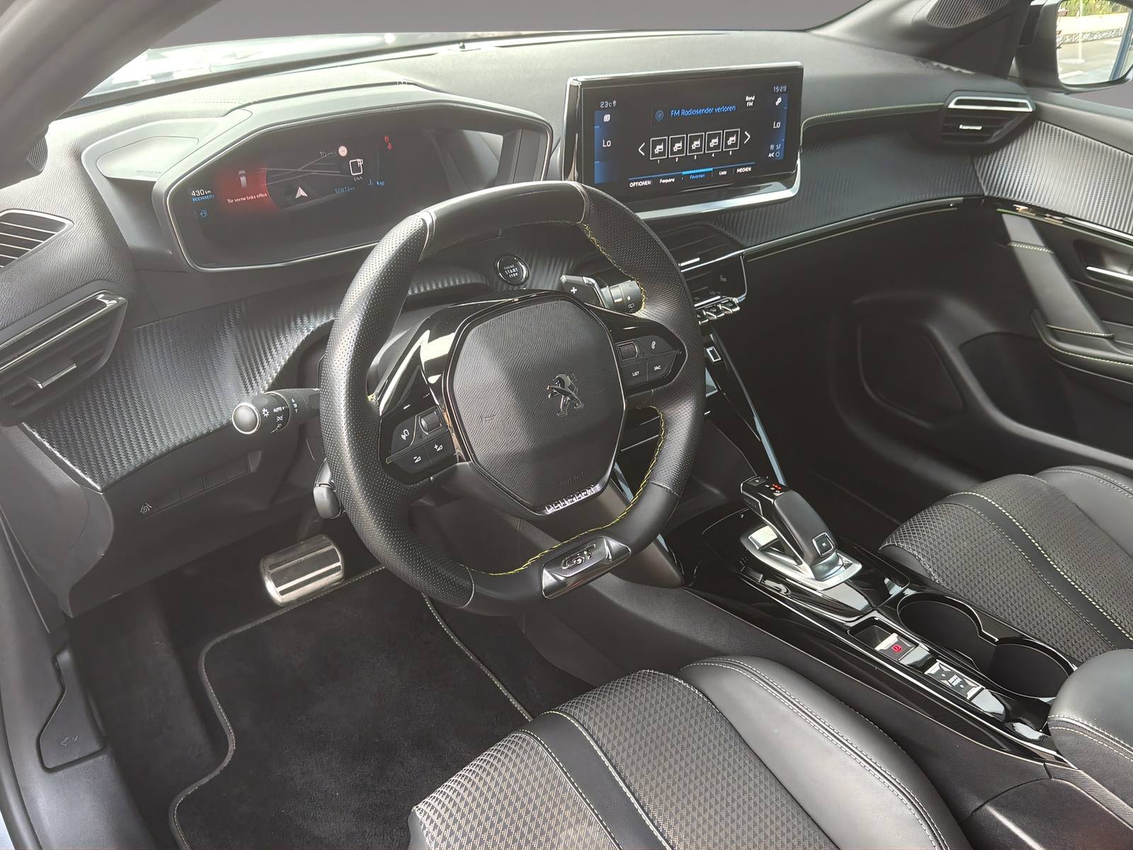 PEUGEOT 208 1.2 PureTech GT EAT8-image-7