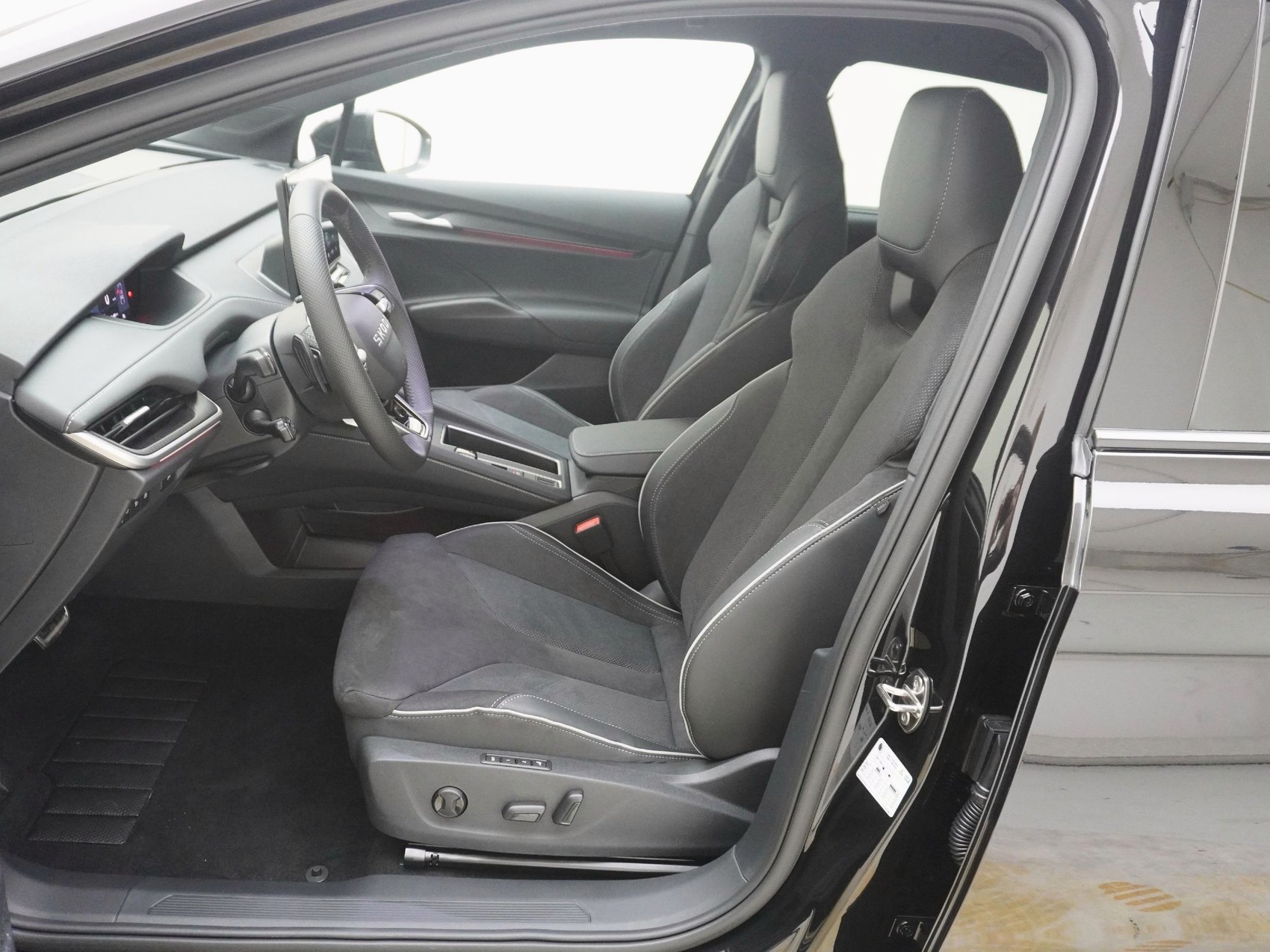 SKODA Elroq 85x SportLine Maxx 4x4-image-12
