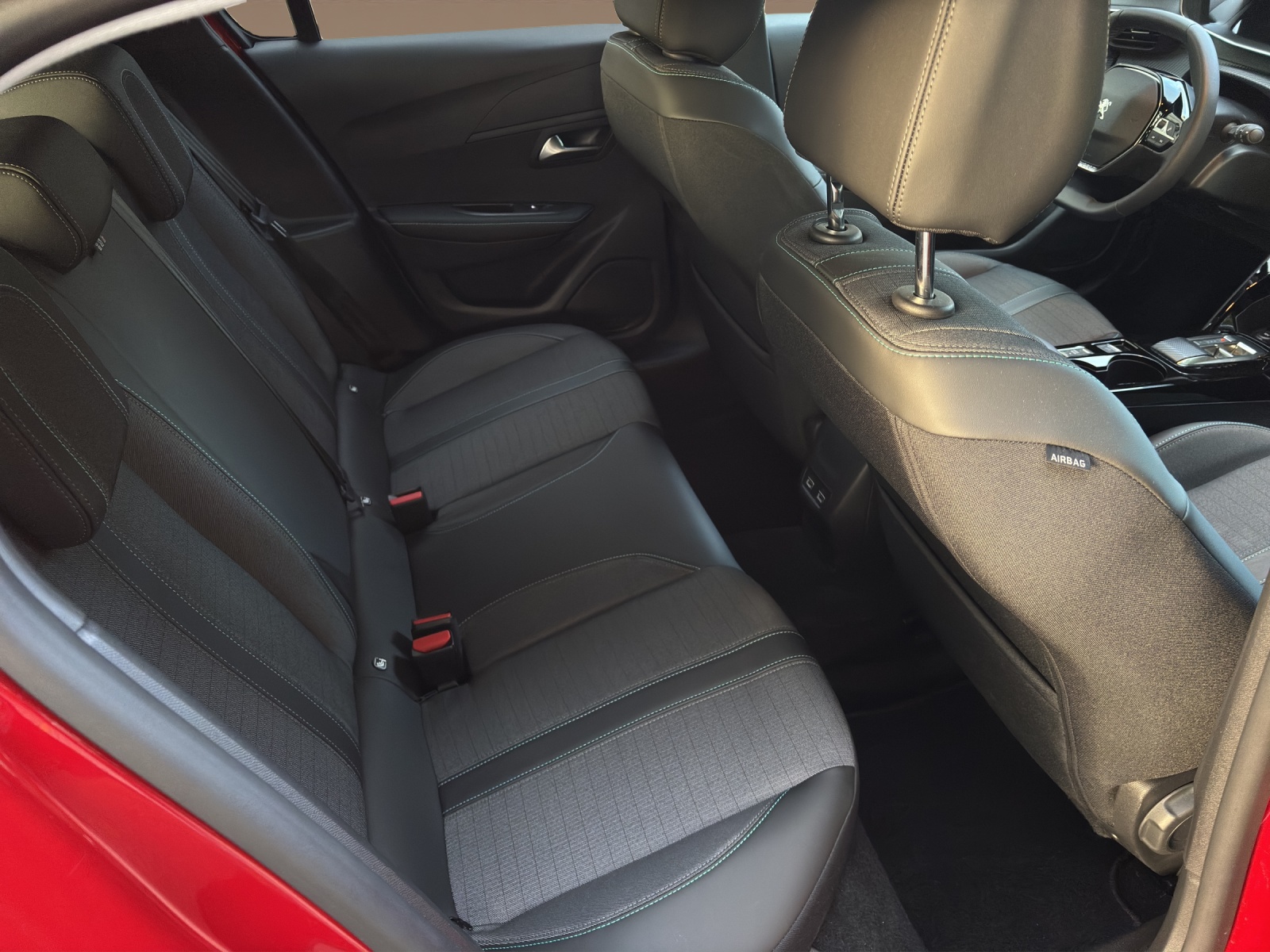PEUGEOT 208 Elektrik Allure Pack-image-11
