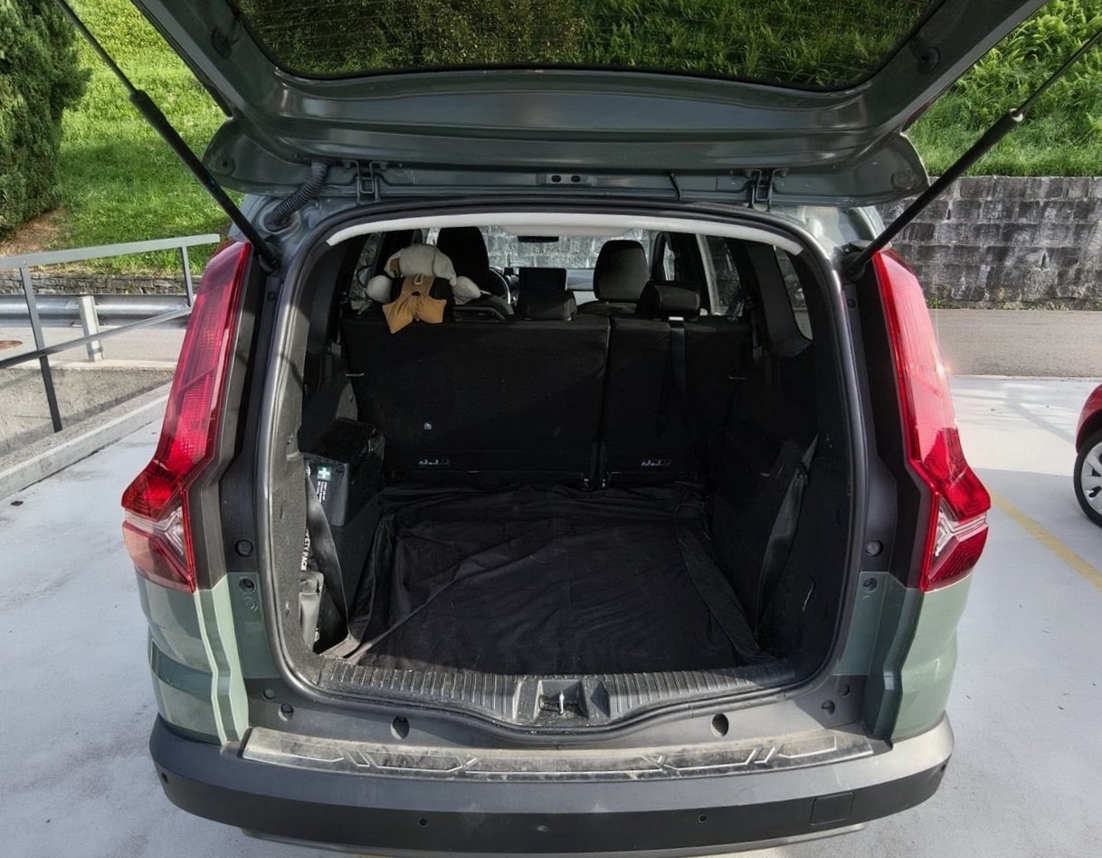 DACIA 1.6 Full Hybrid Extreme 7 posti-image-3
