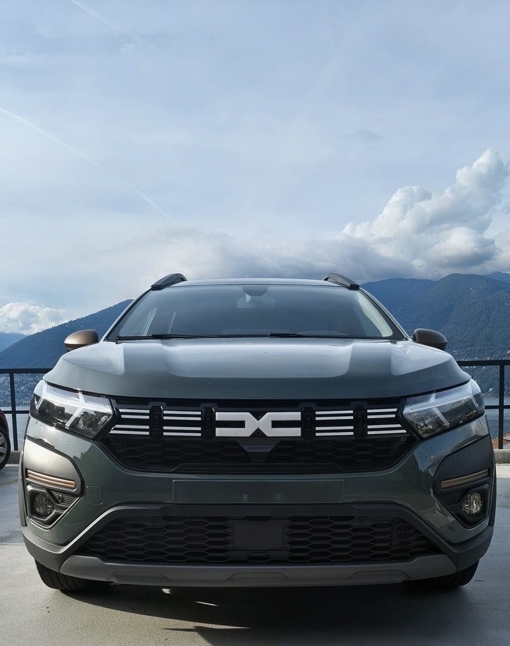 DACIA 1.6 Full Hybrid Extreme 7 posti-image-1
