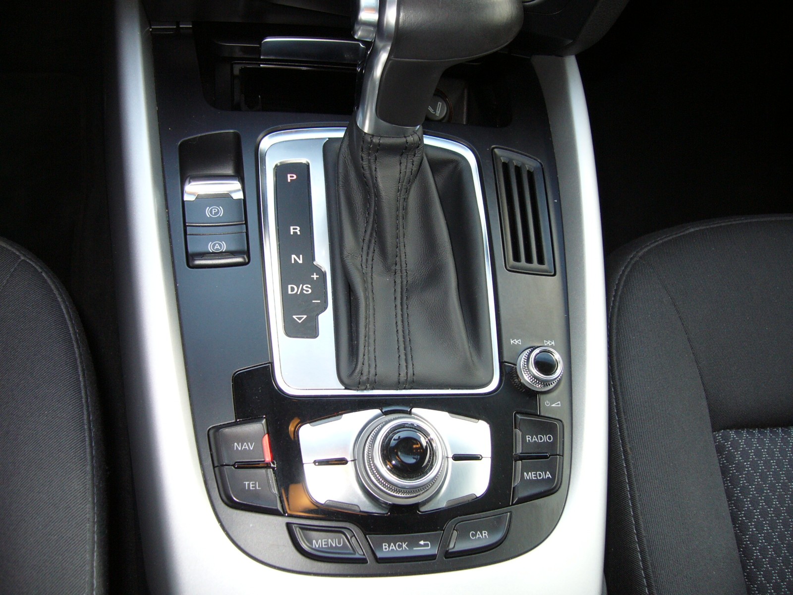 AUDI Q5 2.0 TFSI quattro tiptronic-image-15