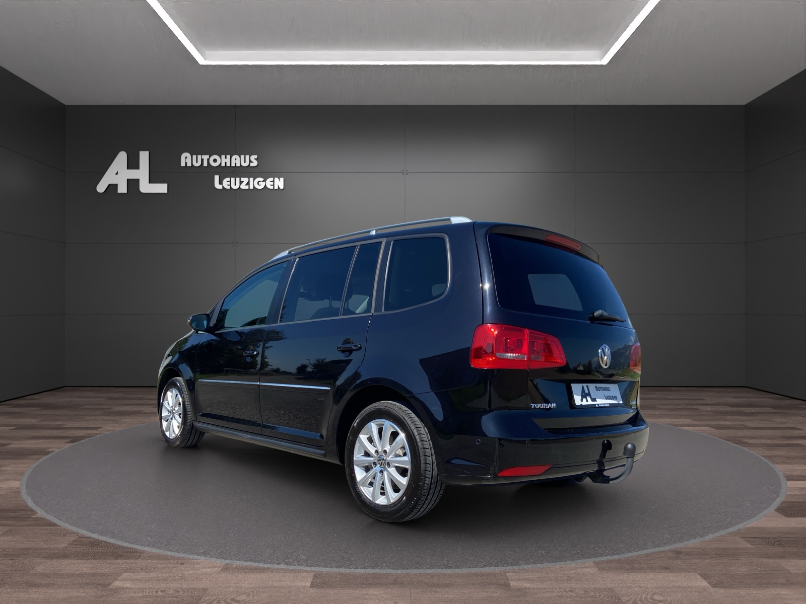 VW Touran 2.0 TDI BlueMotion Technology Highline DSG-image-2