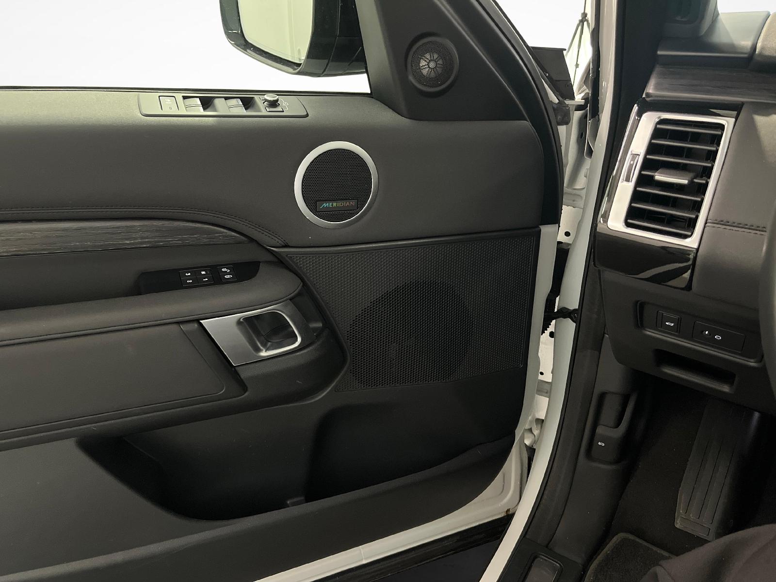 LAND ROVER Discovery 3.0 SDV6 HSE-image-14