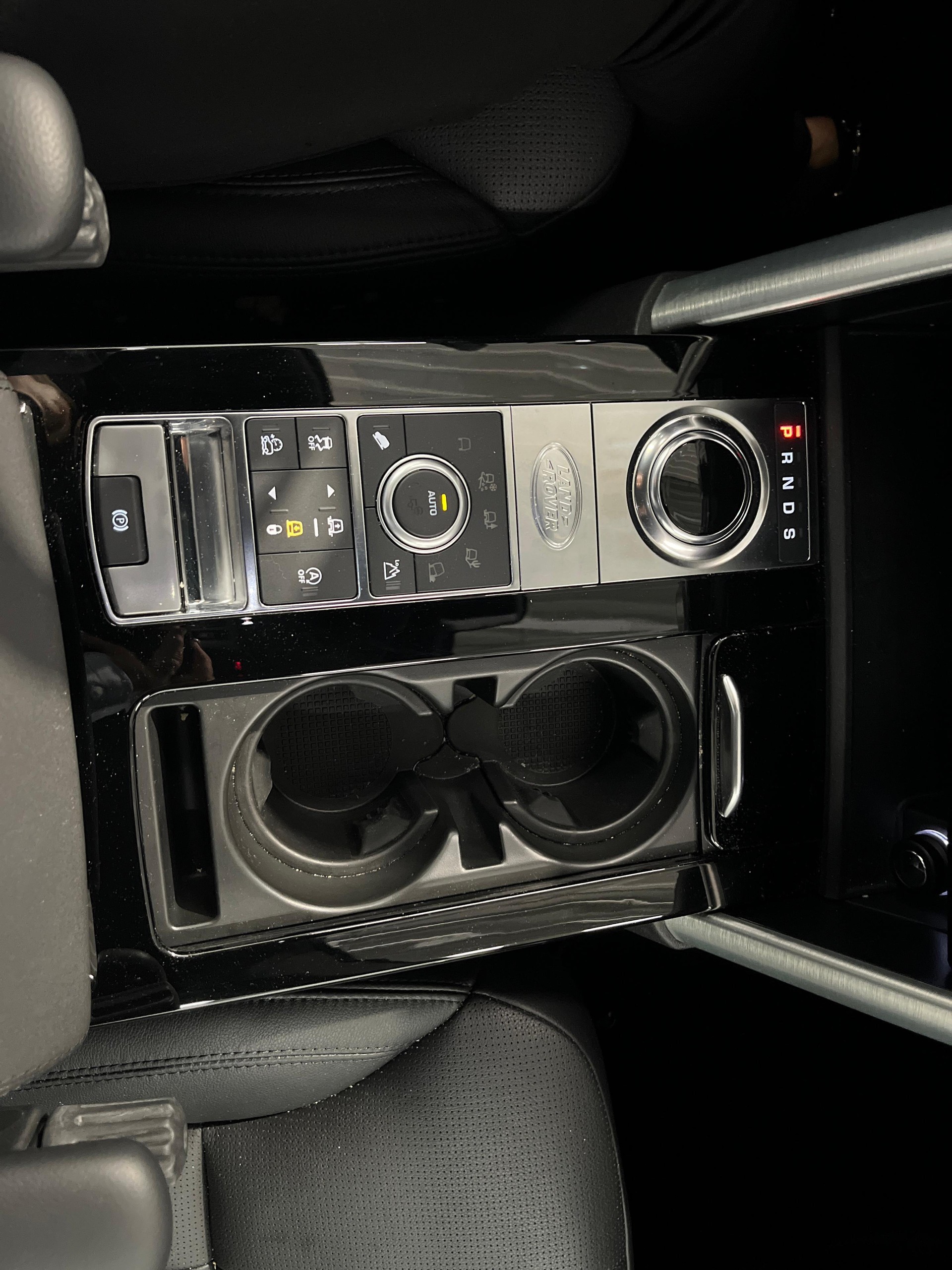 LAND ROVER Discovery 3.0 SDV6 HSE-image-16