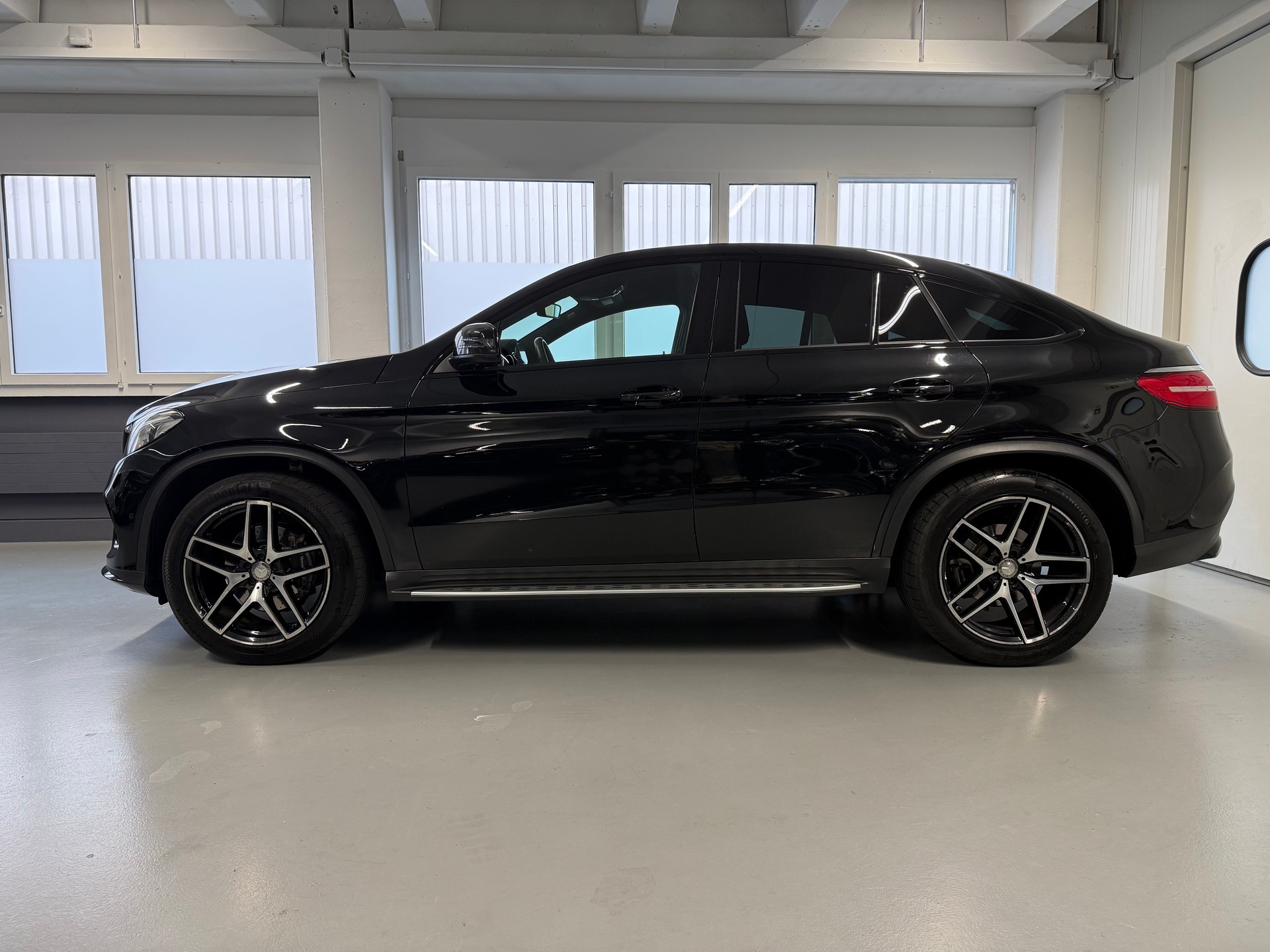 MERCEDES-BENZ GLE Coupé 350 d AMG Line 4Matic 9G-Tronic-image-2