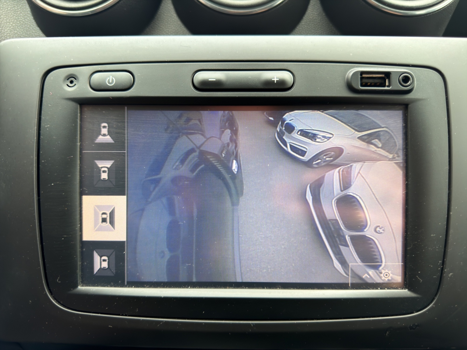 DACIA Duster TCe 125 Essential 4x4-image-25