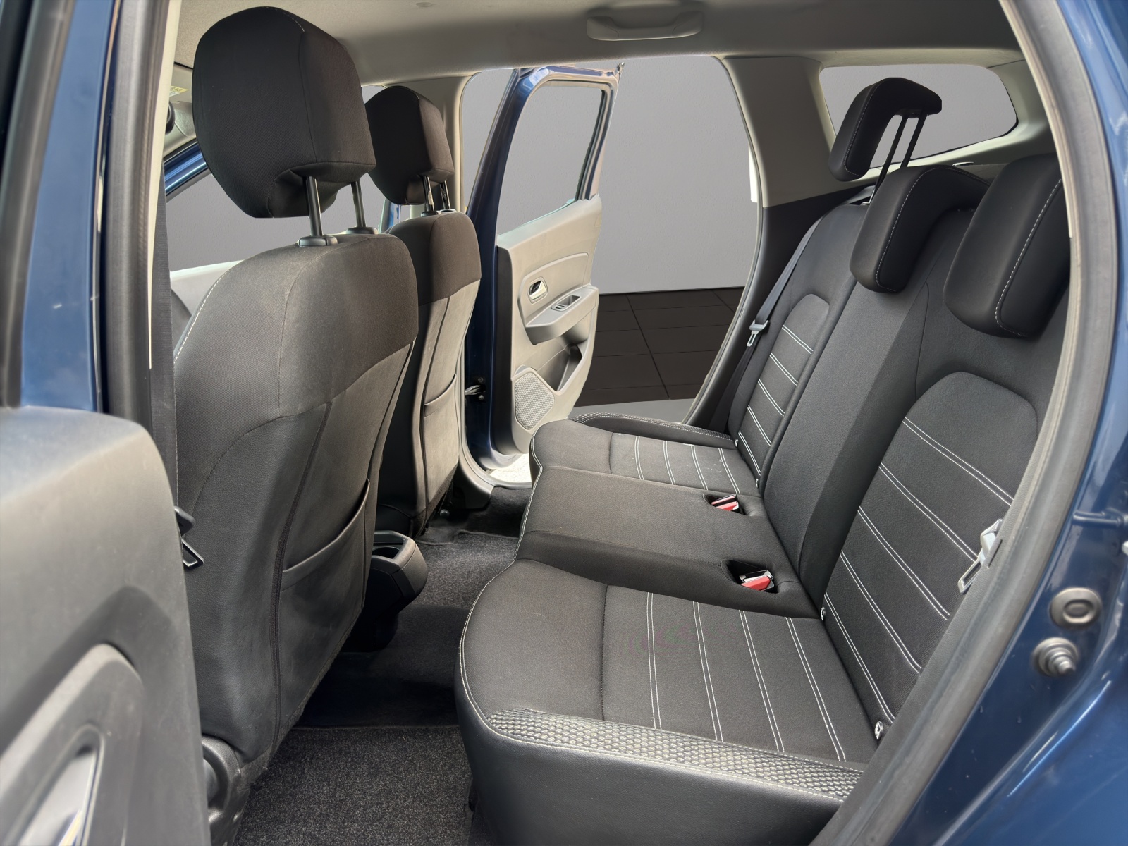 DACIA Duster TCe 125 Essential 4x4-image-12