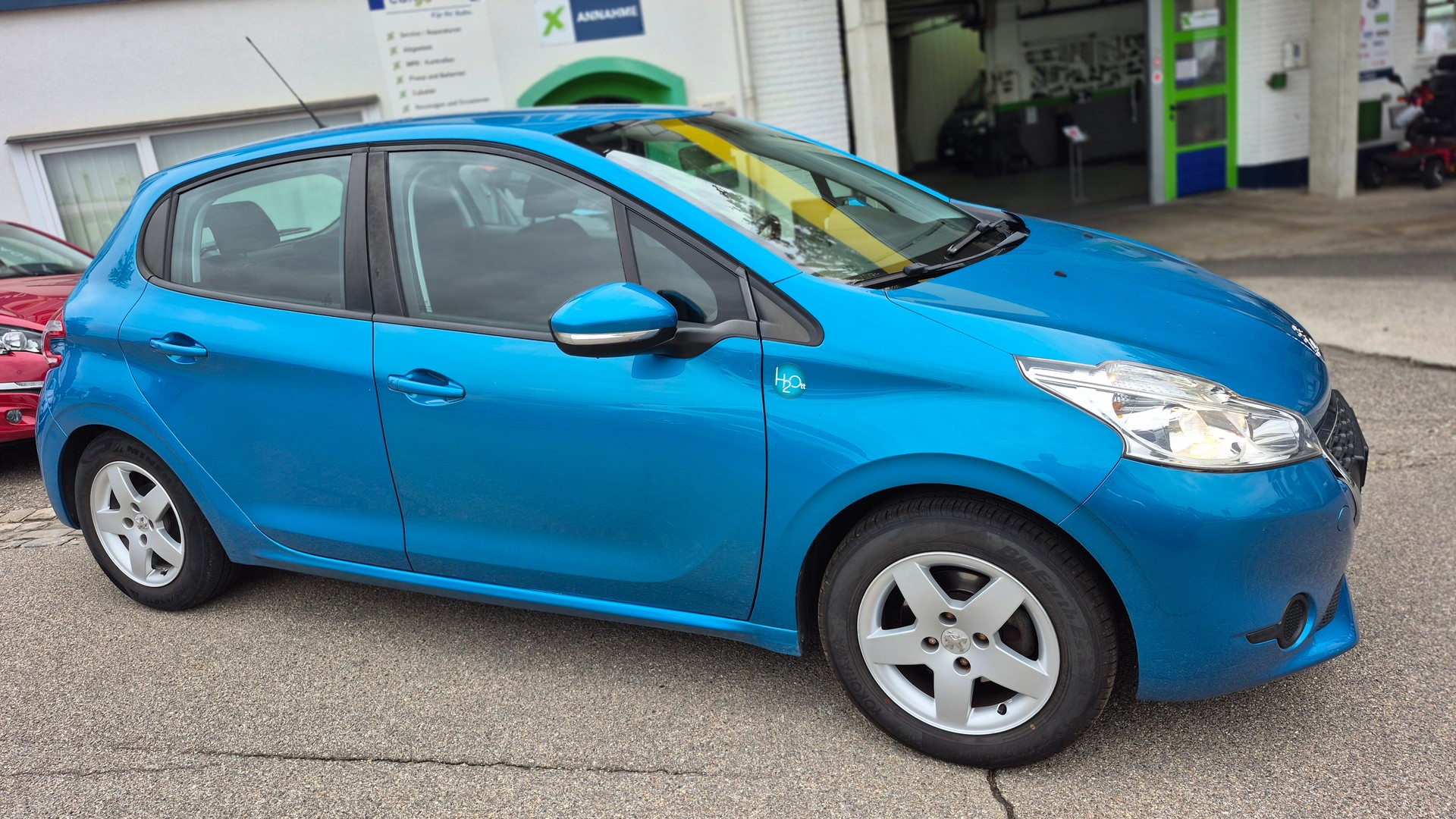 PEUGEOT 208 1.2 VTI Active-image-1