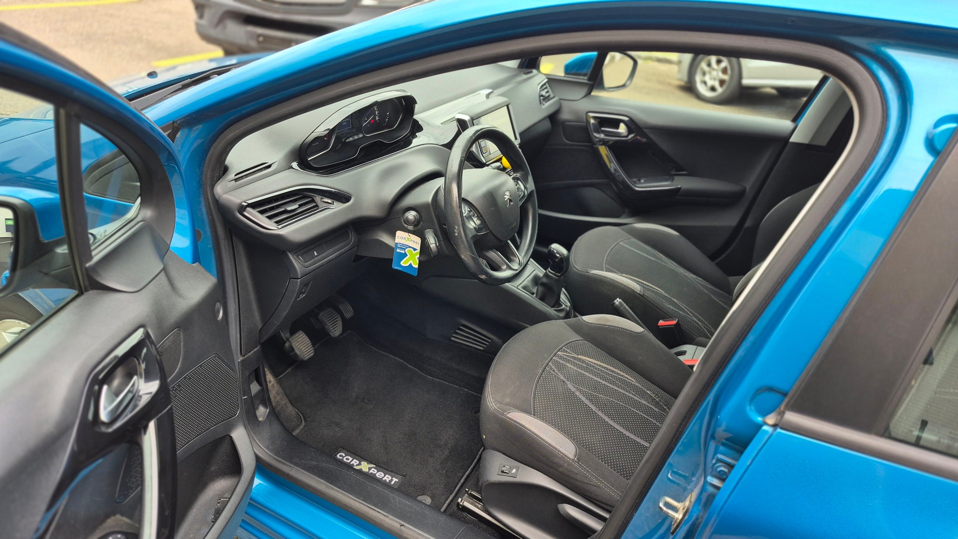 PEUGEOT 208 1.2 VTI Active-image-7