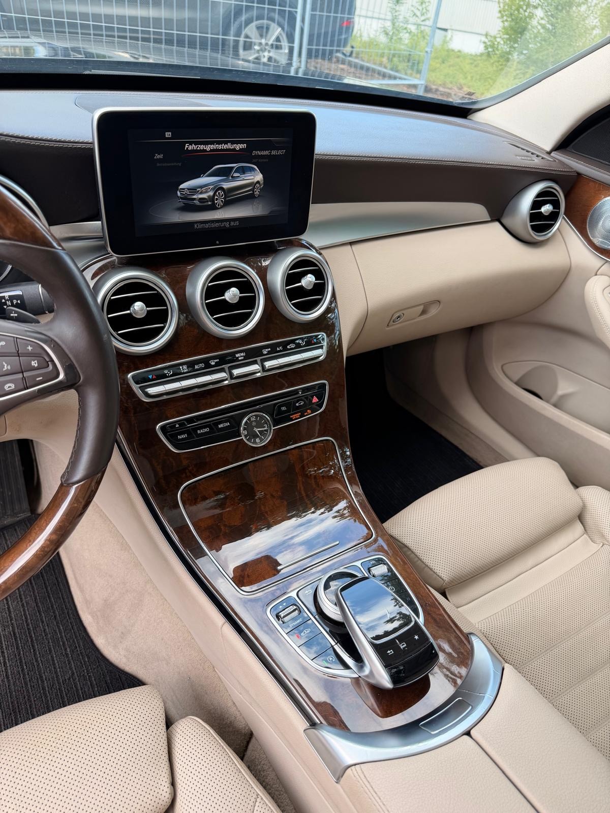MERCEDES-BENZ C 400 Avantgarde 4Matic 7G-Tronic-image-10