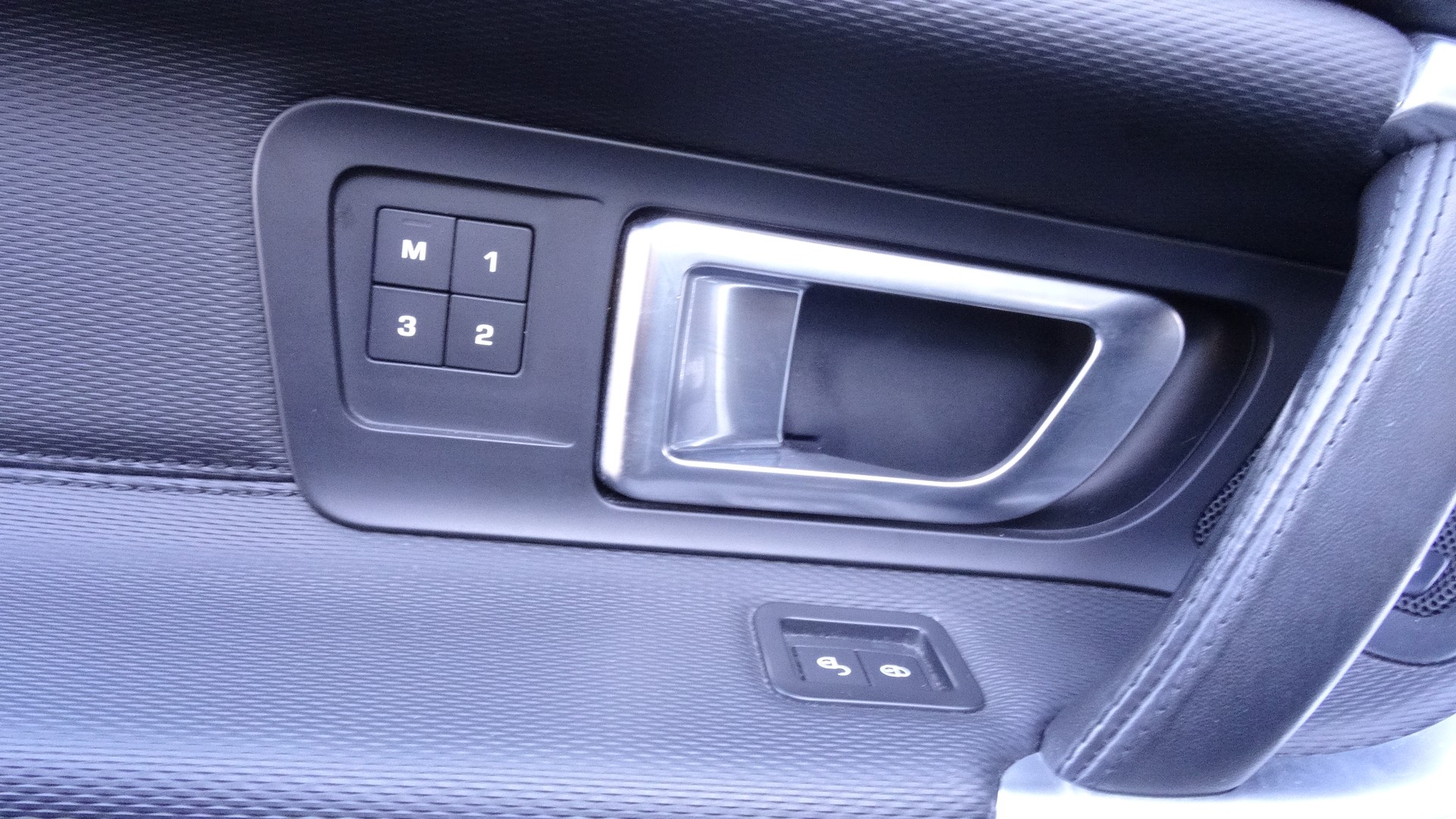 LAND ROVER Discovery Sport 2.0 TD4 HSE Luxury AT9-image-16