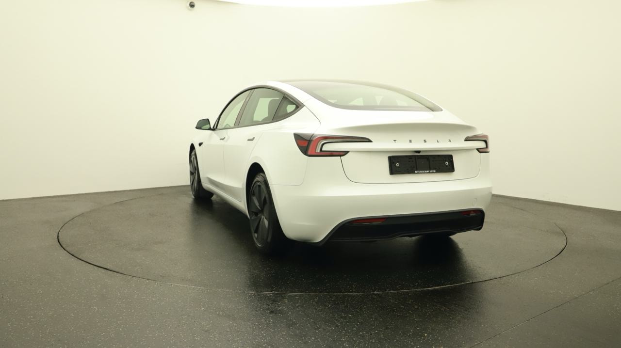 TESLA Model 3 Long Range RWD-showroom-element-3