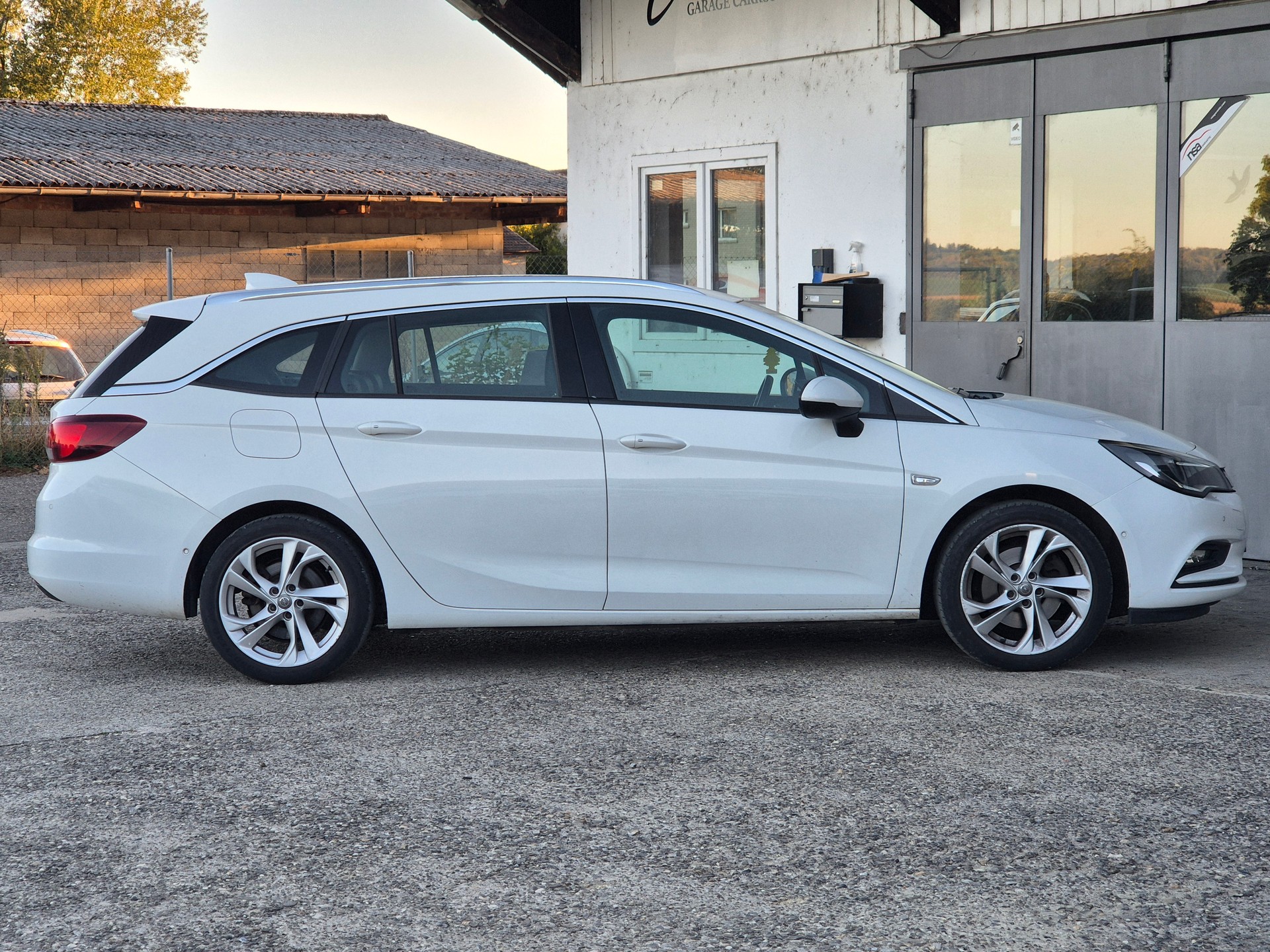 OPEL Astra Sports Tourer 1.6 CDTi ecoF Excellence Autom-image-3